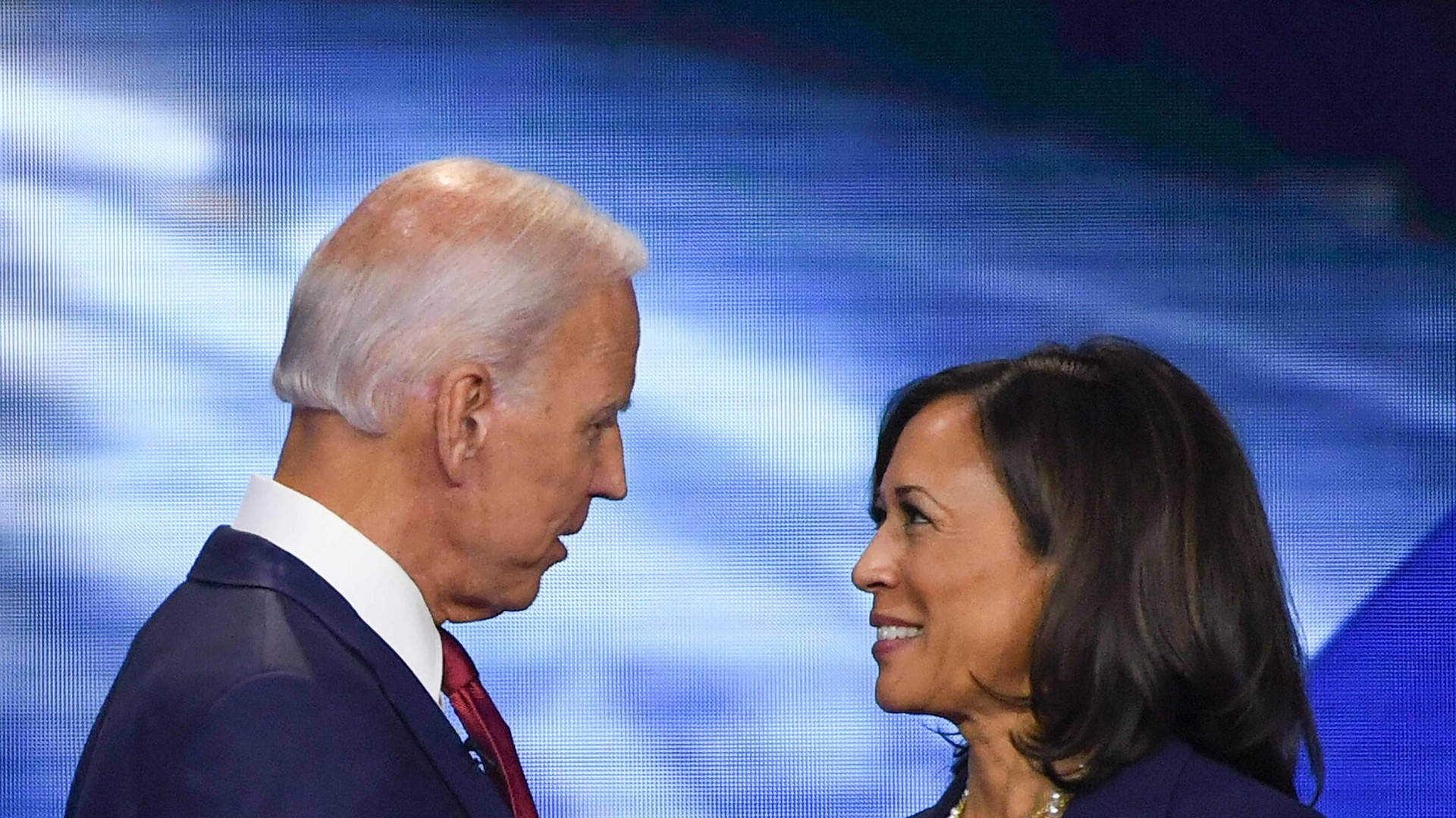 Joe Biden And Kamala Harris Embrace In Celebration Of The Us 2020 Elections Background