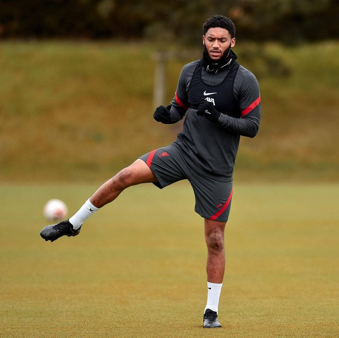 Joe Gomez Training Outdoors Full Body Background