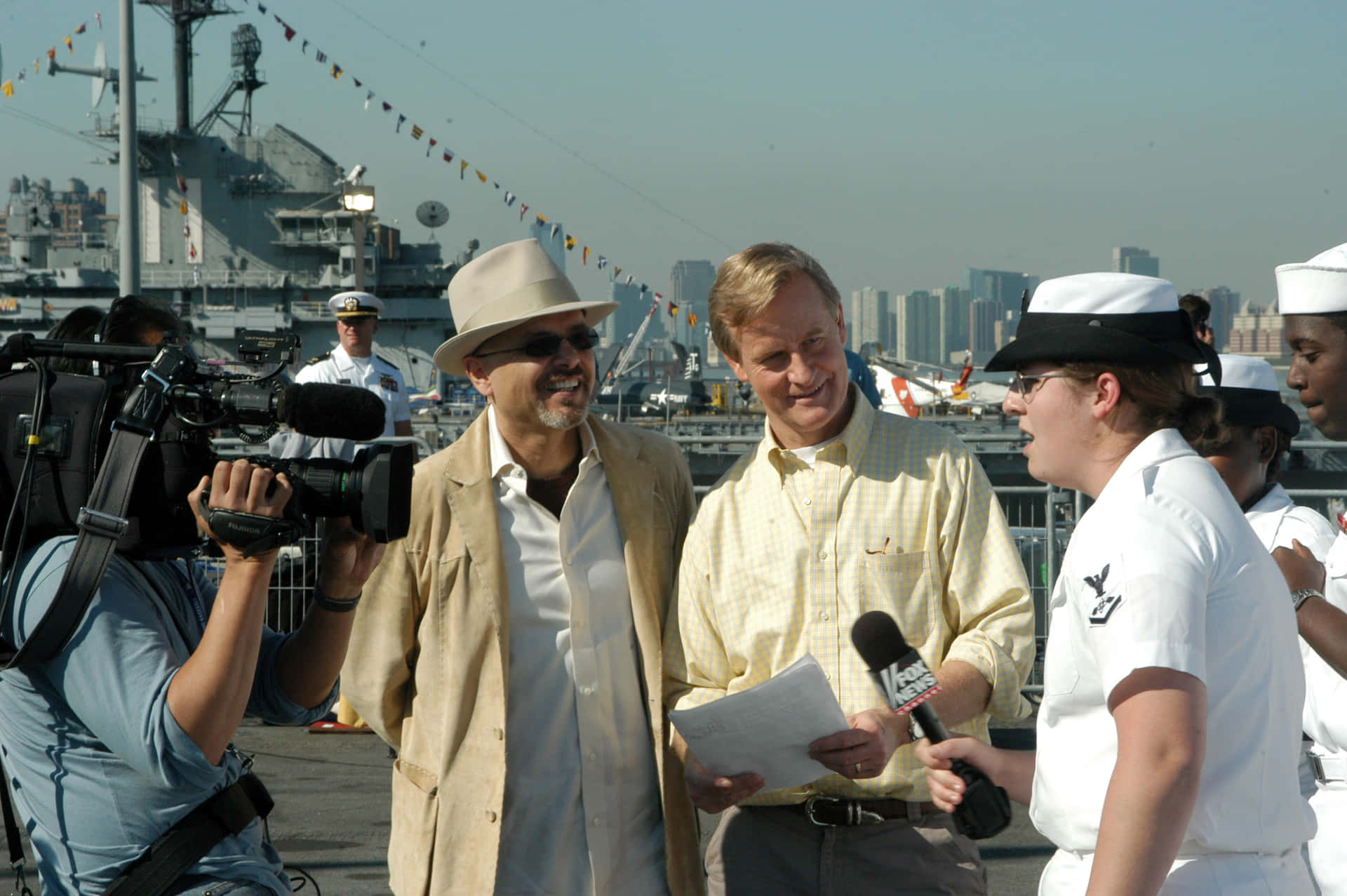Joe Pantoliano 3008 X 2000 Background