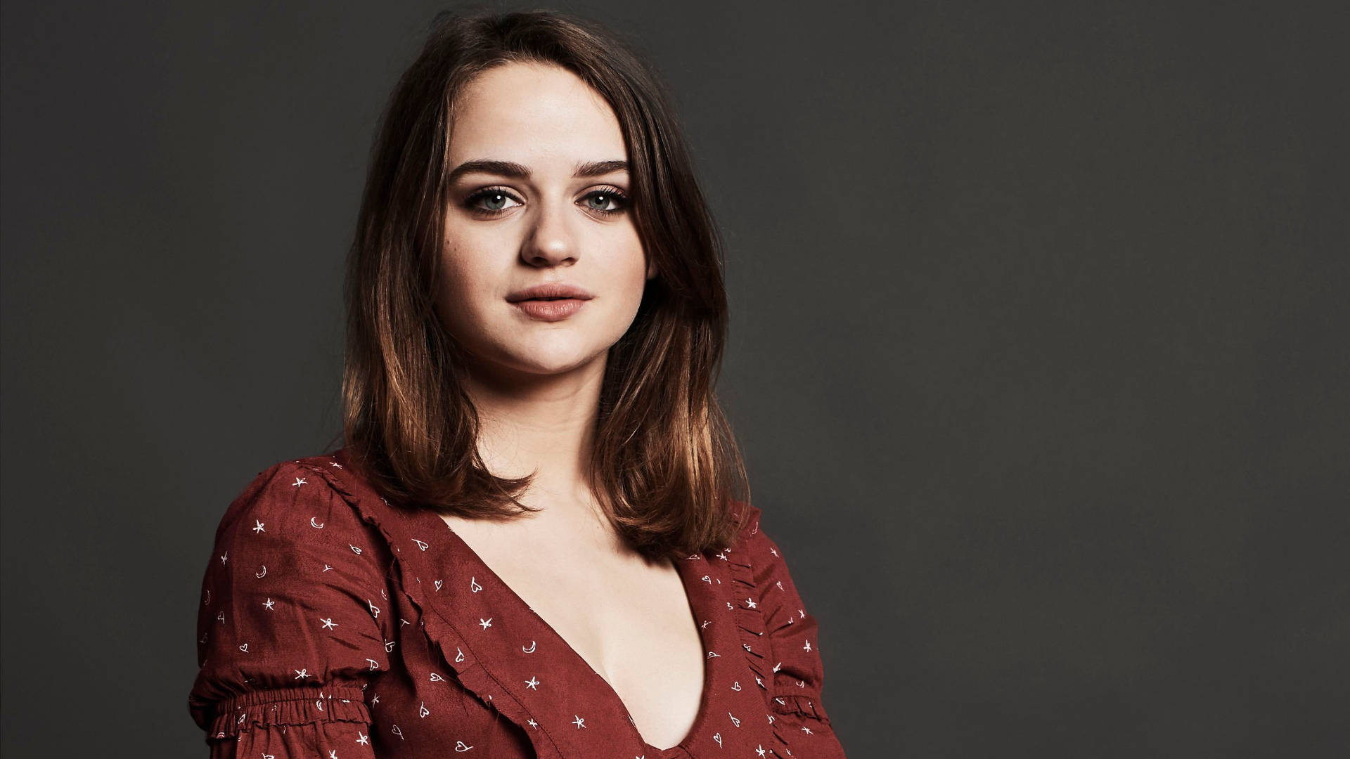 Joey King Simple Casual Background