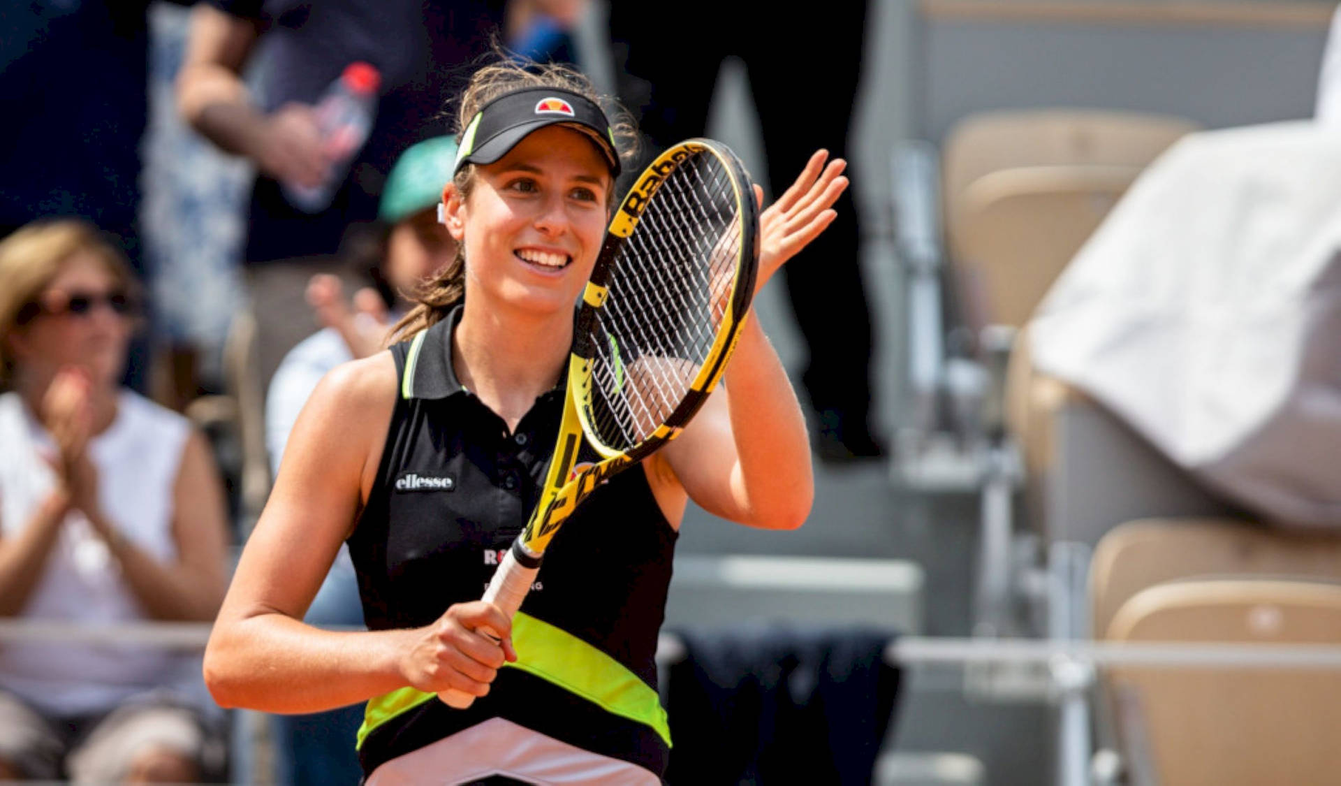 Johanna Konta Clapping On-court Background