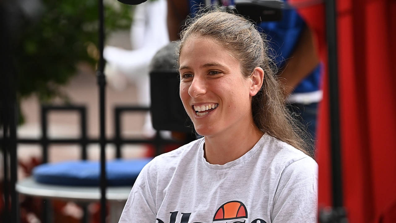 Johanna Konta Gray Ellesse Shirt Background