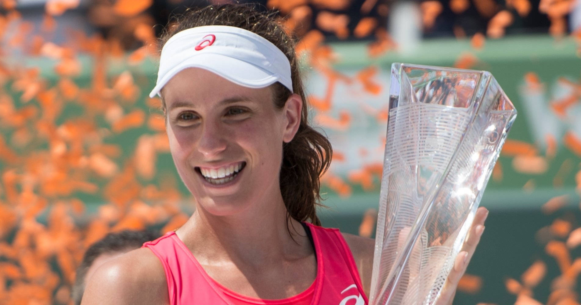 Johanna Konta Holding Trophy Background