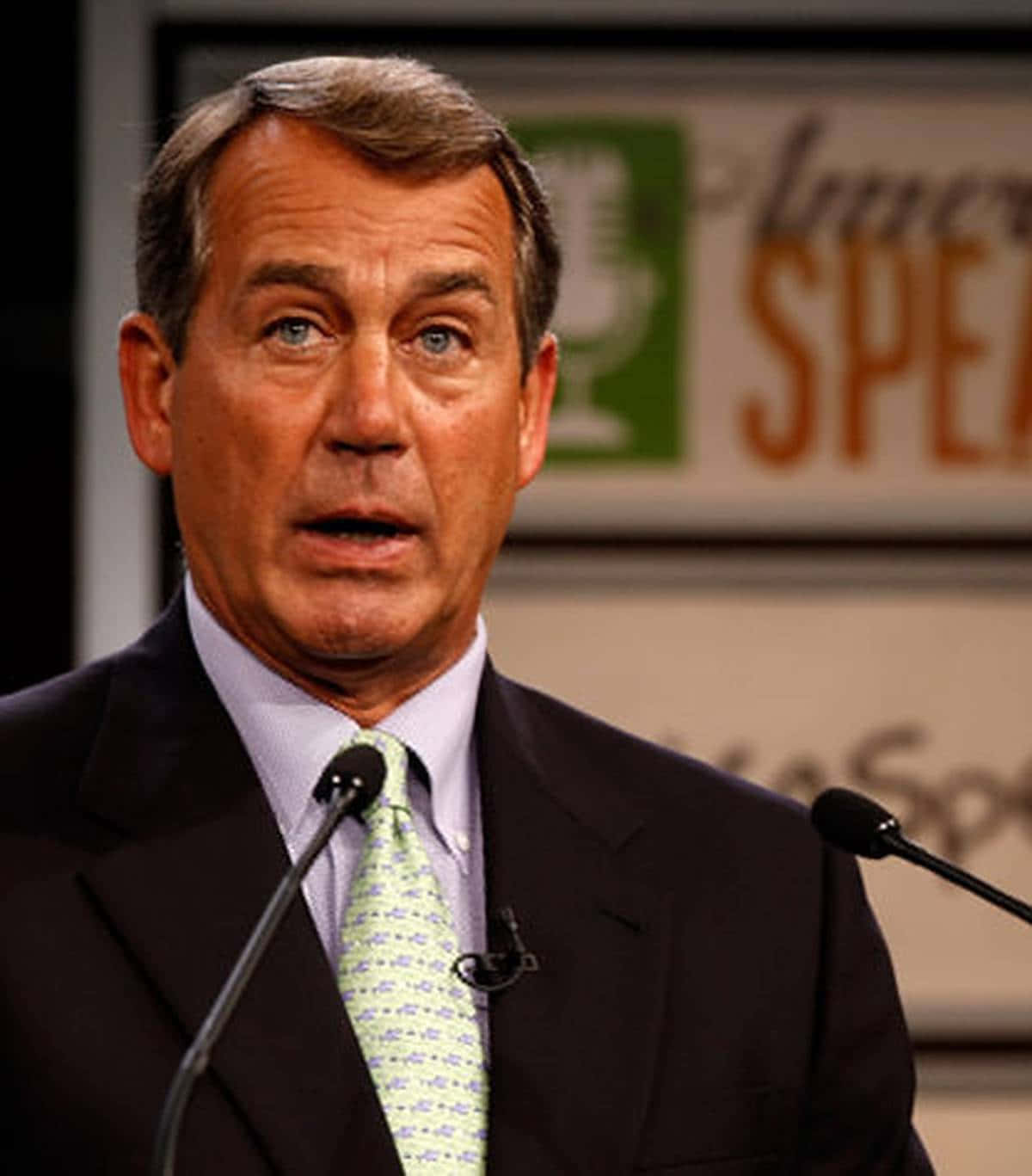 John Boehner Delivering A Compelling Speech Background