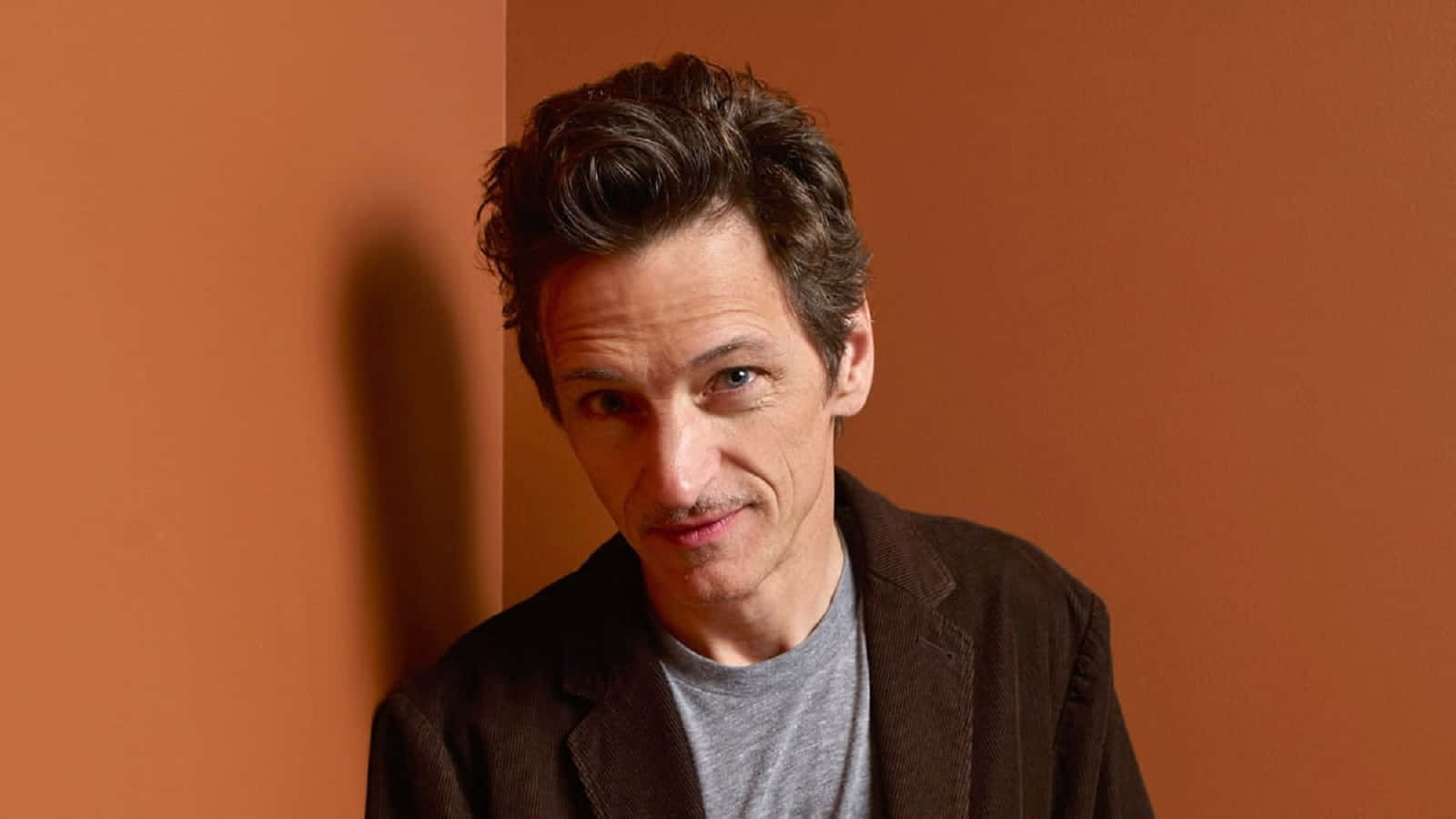 John Hawkes Posing For A Photo Shoot Background