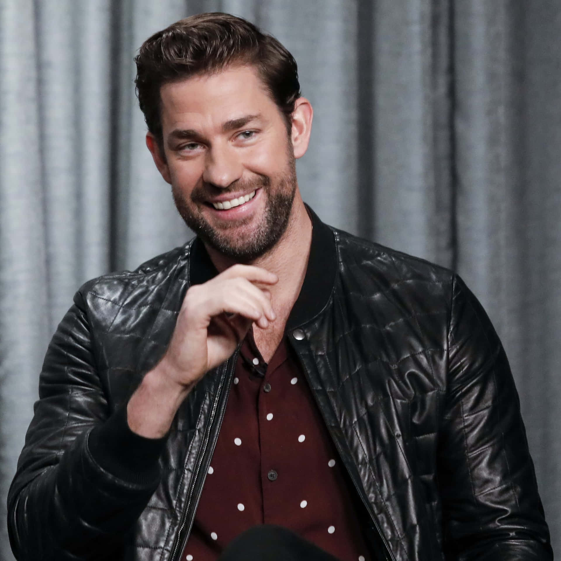 John Krasinski Looking Dapper And Stylish Background