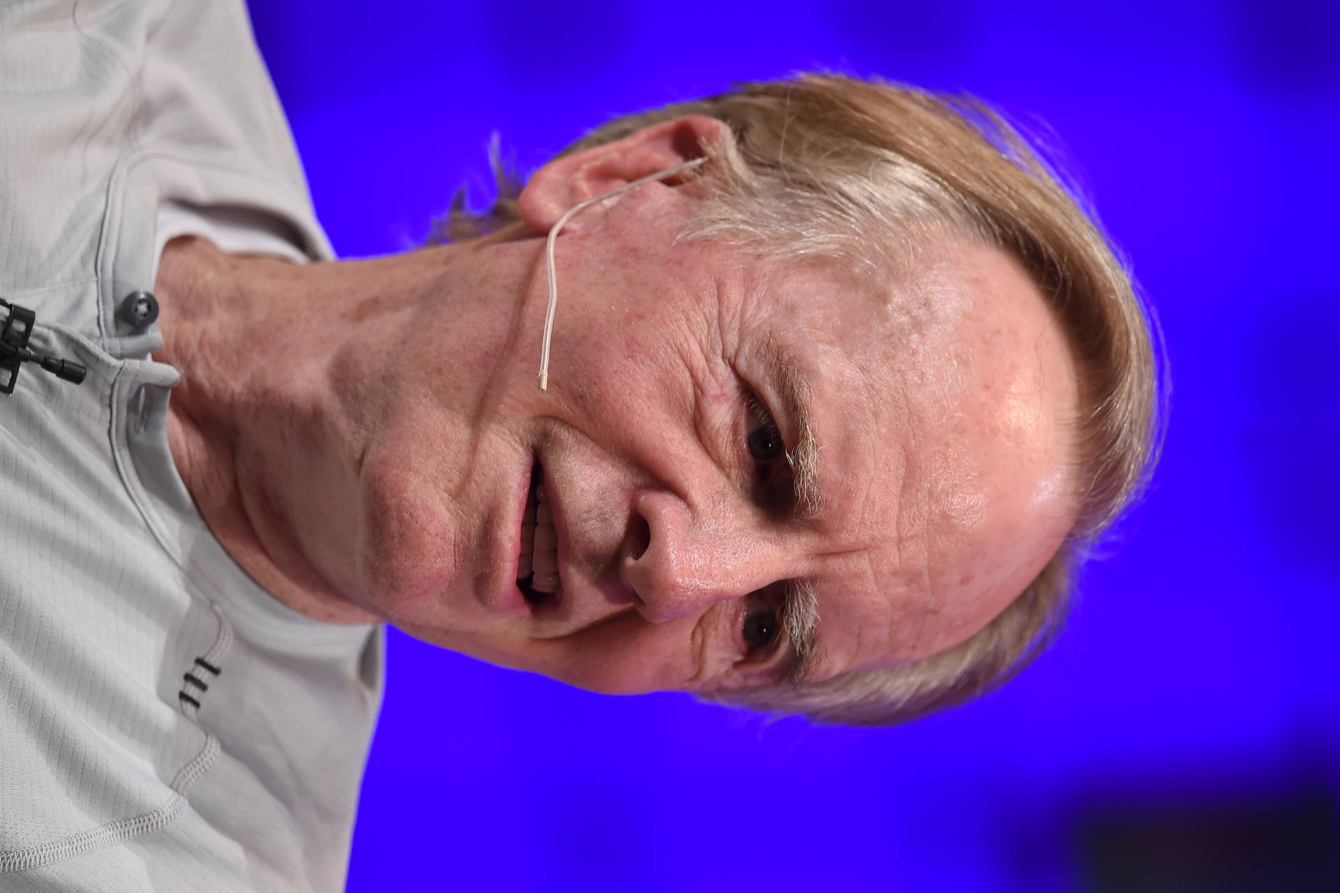 John Sculley Isolated A Stunning Violet Gradient Background