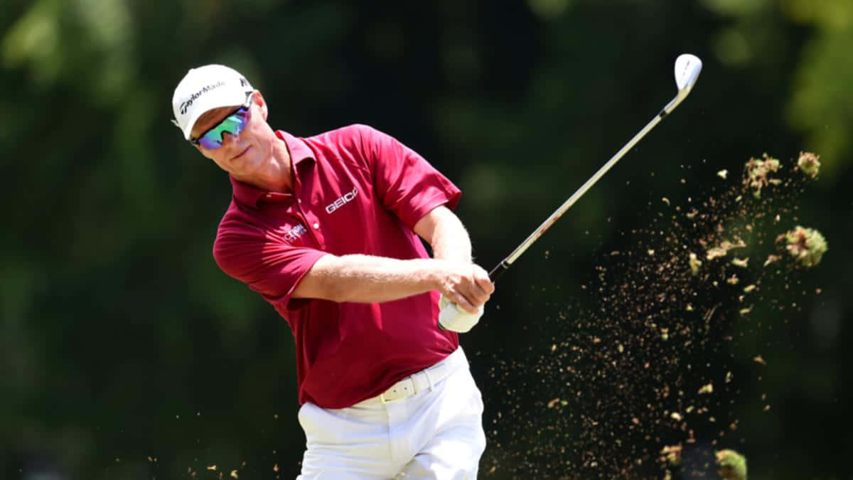 John Senden Divot Shot Background