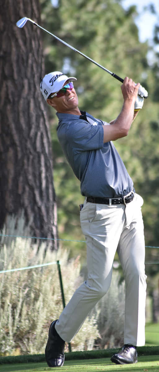 John Senden Great Swing Posture Portrait Background