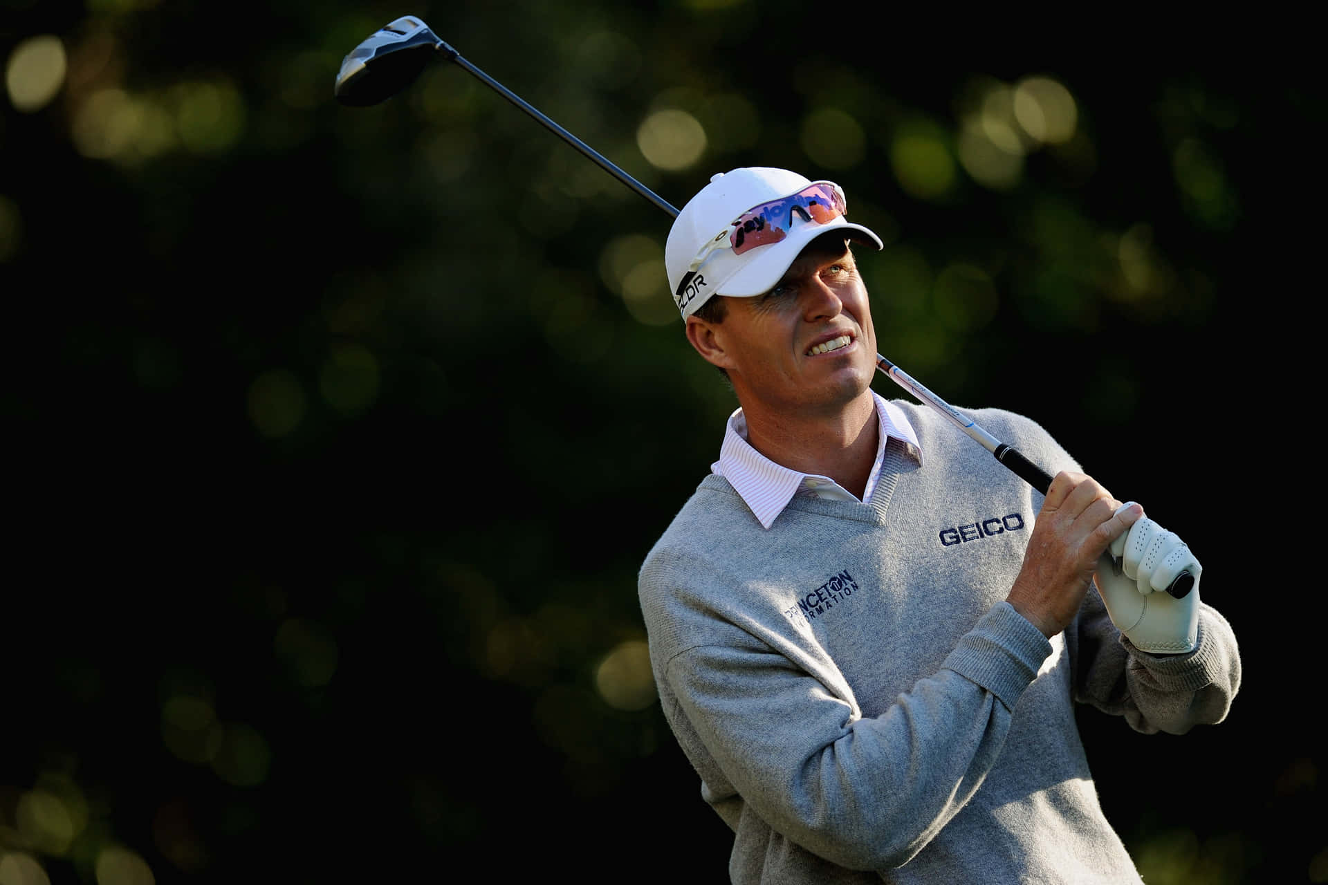 John Senden Watching Golf Ball Fly Background