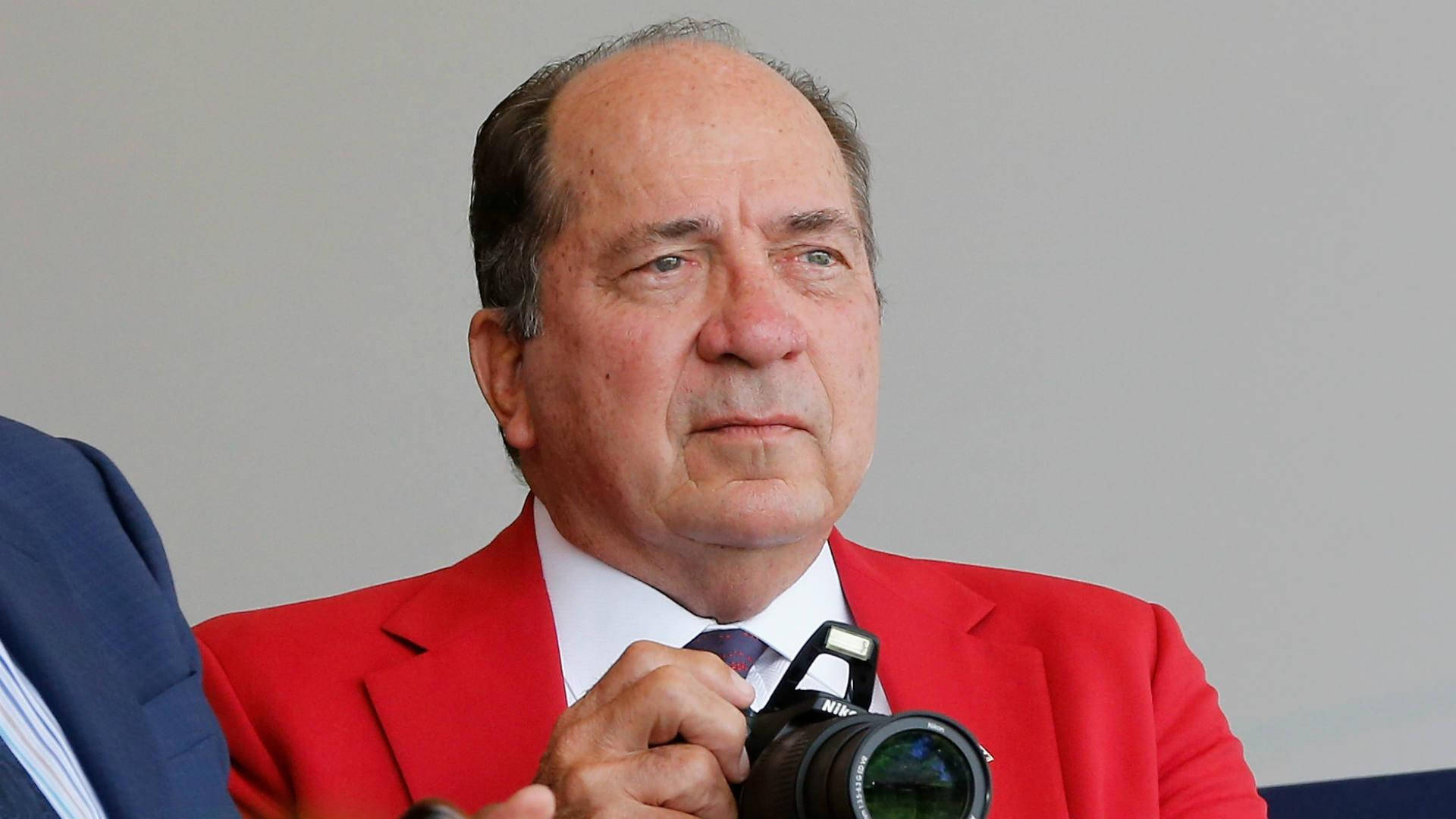 Johnny Bench With Camera Background