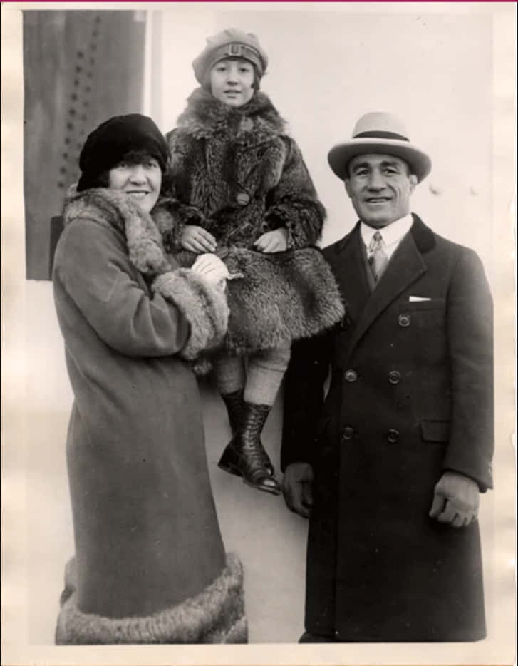 Johnny Dundee's Family Photo In 1924 Background