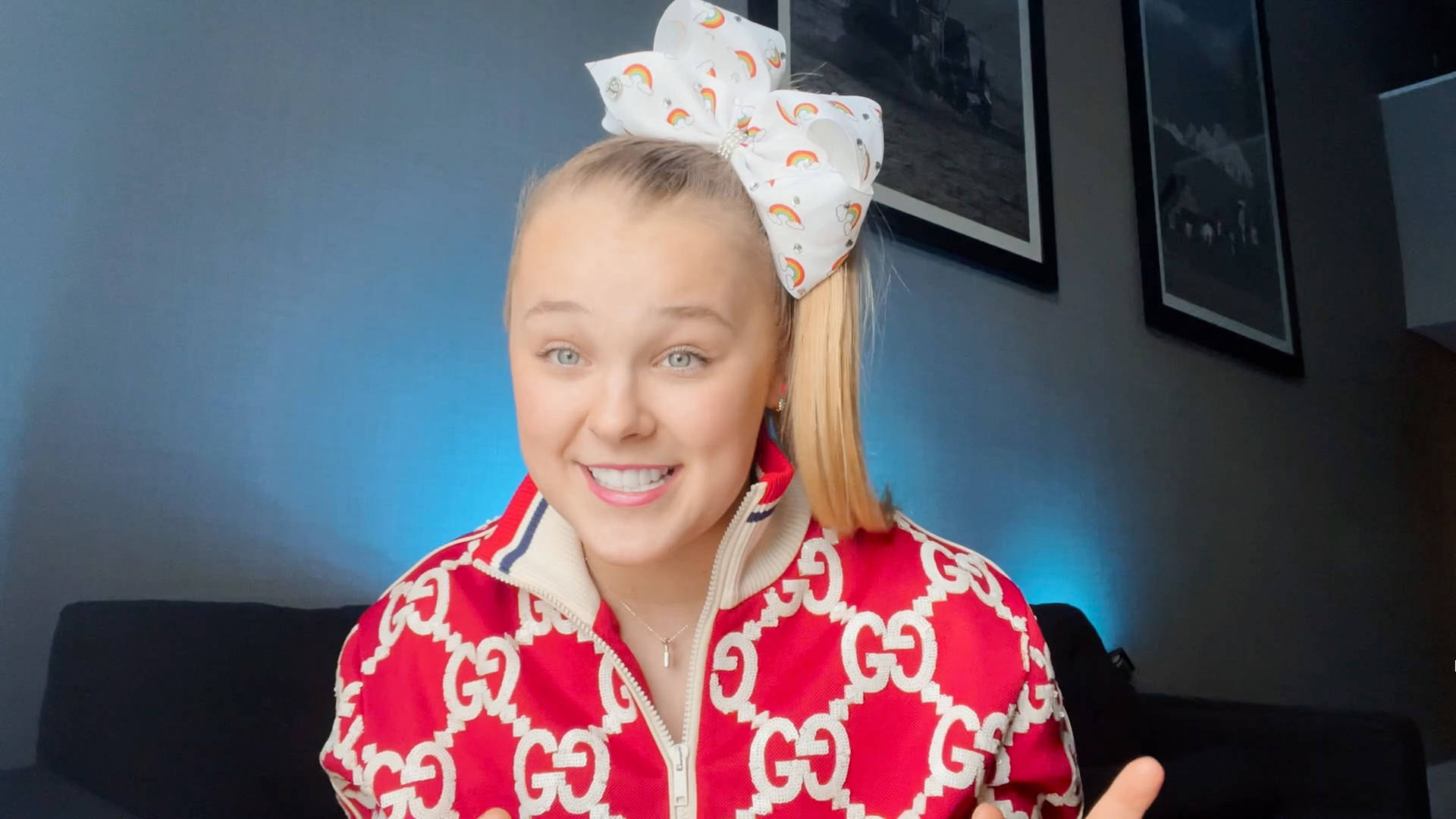 Jojo Siwa In Gucci Outfit Background