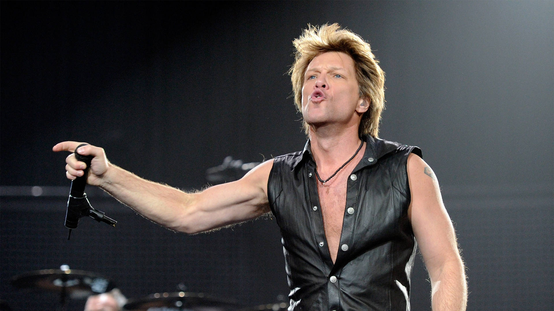 Jon Bon Jovi 2010 Performing At 02 Arena London Background