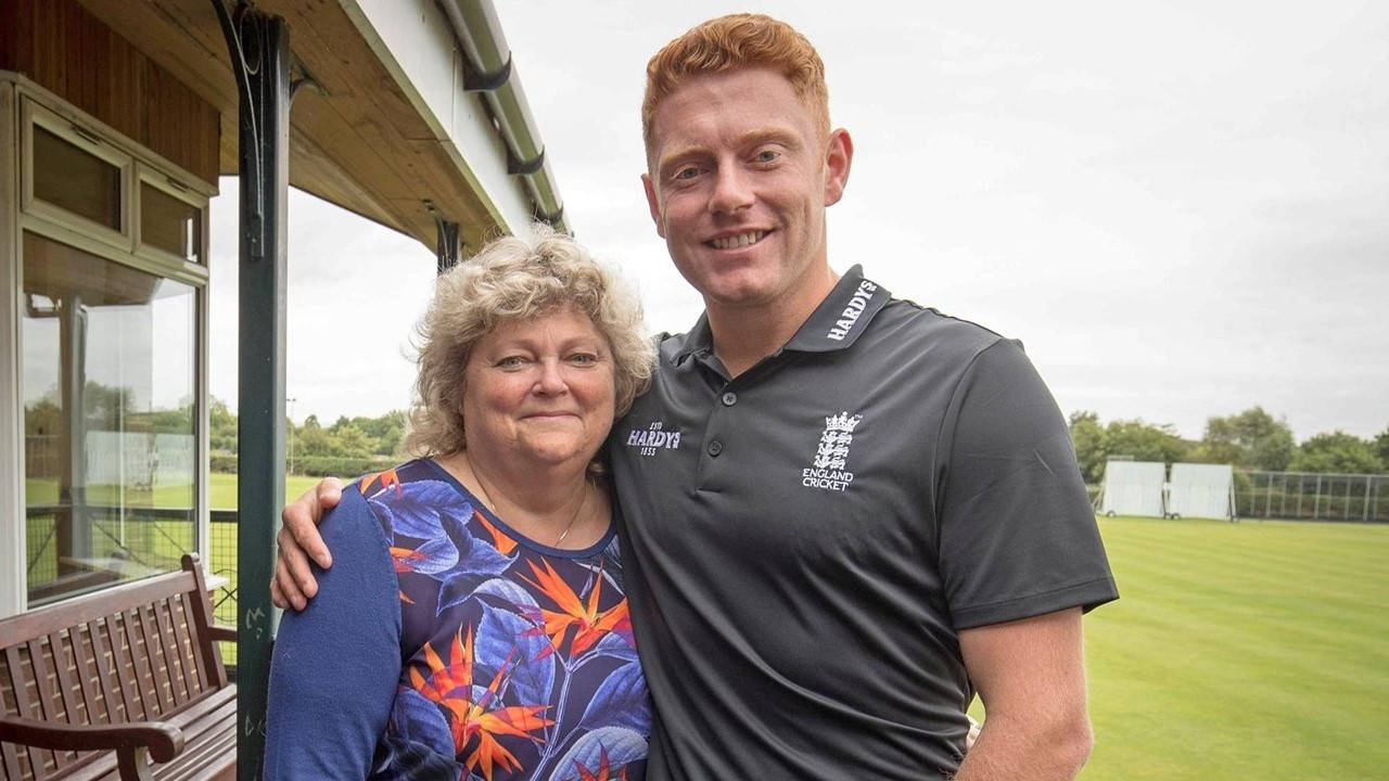 Jonny Bairstow Sweet Moment With Mother Background