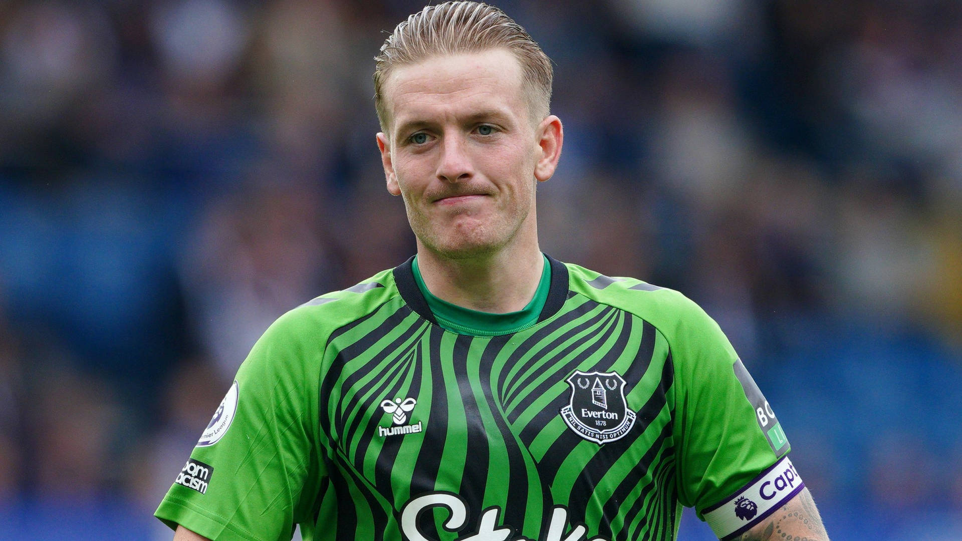 Jordan Pickford Close Up In Green Background