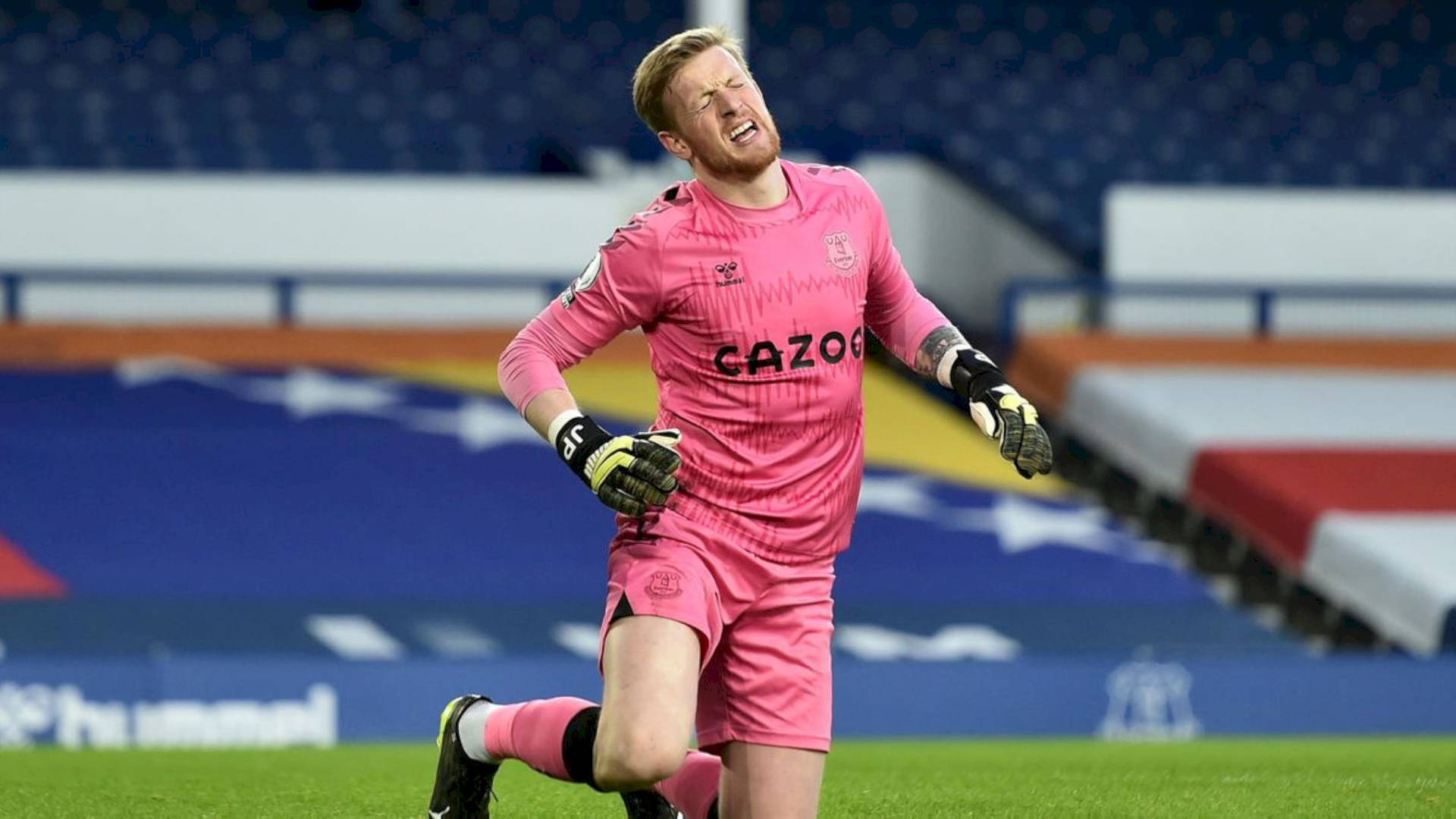 Jordan Pickford In Pink Uniform Background