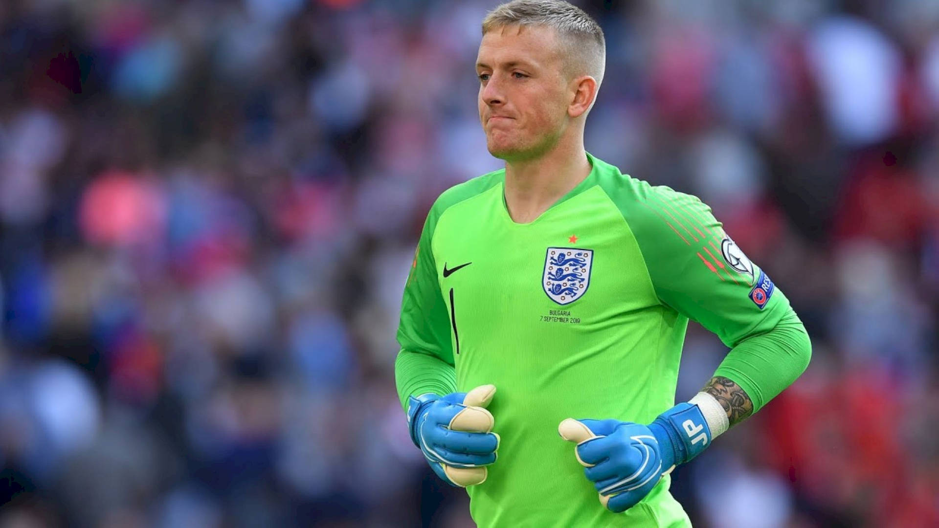 Jordan Pickford Jogging In Green Background