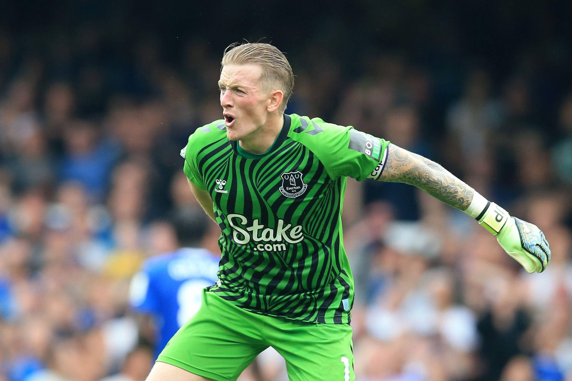 Jordan Pickford Wearing Green Outdoors Background