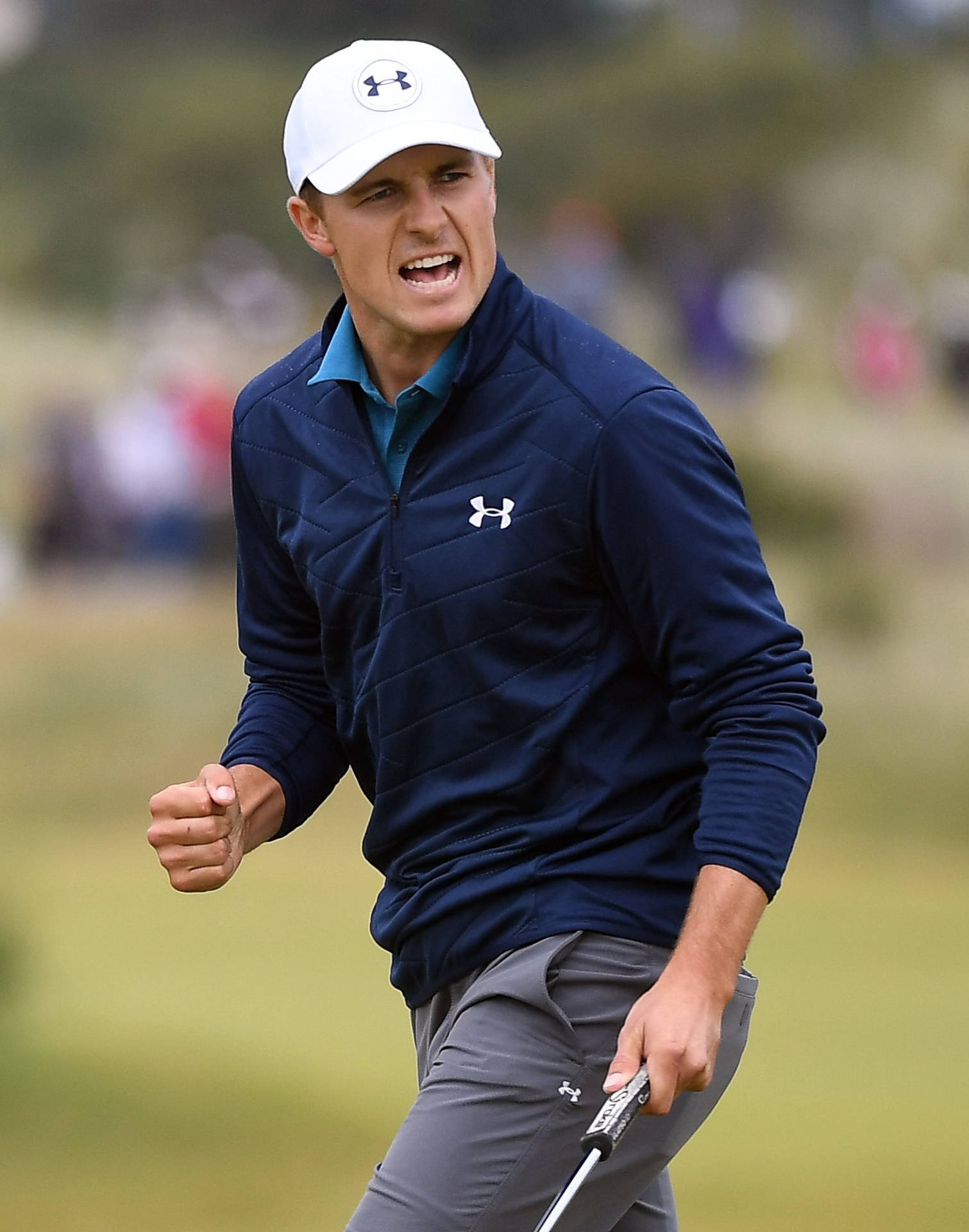 Jordan Spieth Scores A Shot Background