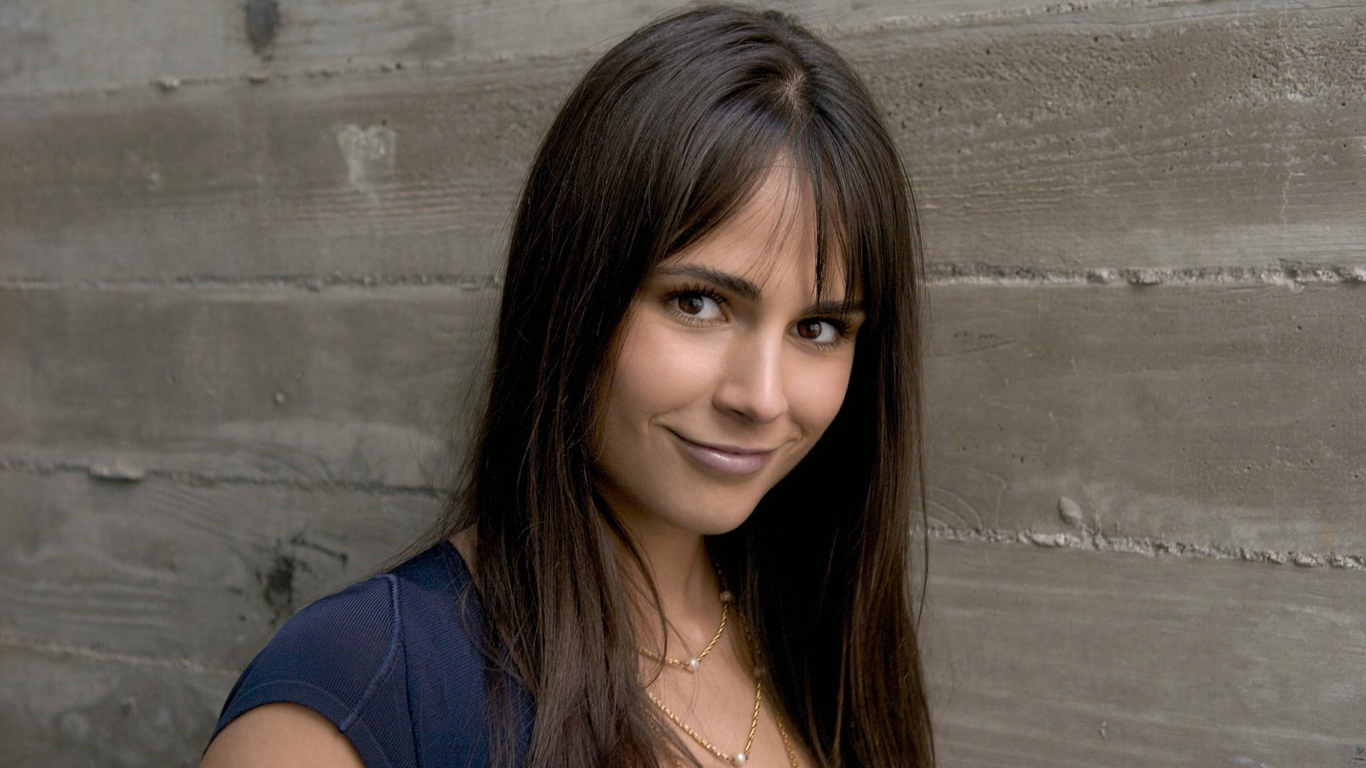 Jordana Brewster Short Straight Hair Background