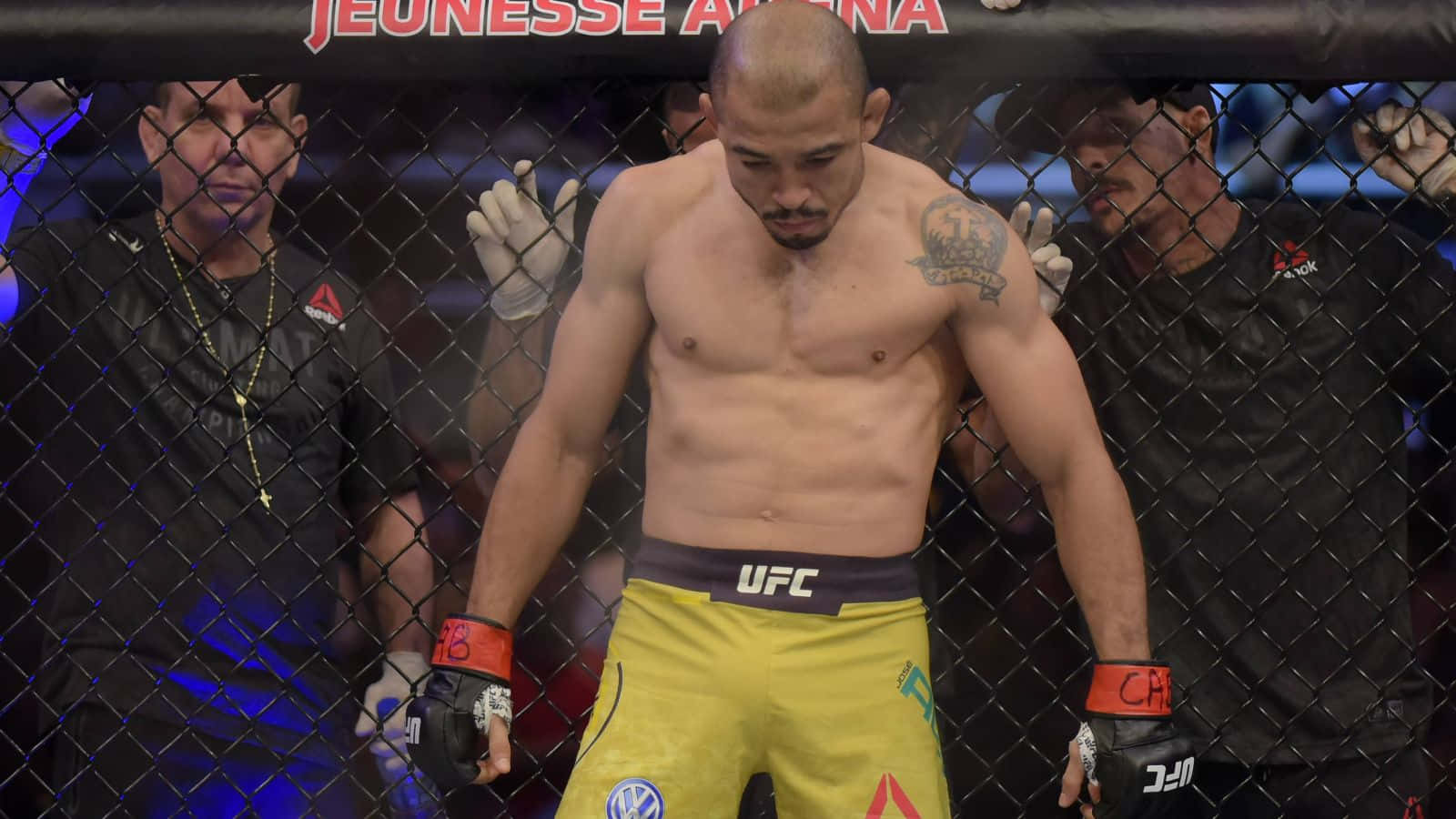 Jose Aldo Mma Fighter Waiting Background