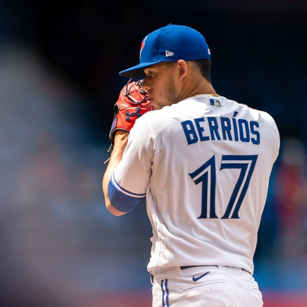 Jose Berrios Lifting The Ball Background