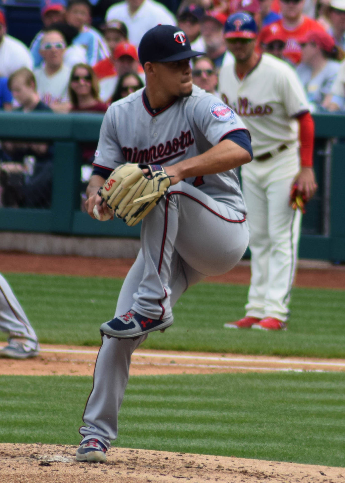 Jose Berrios Raising Leg Background