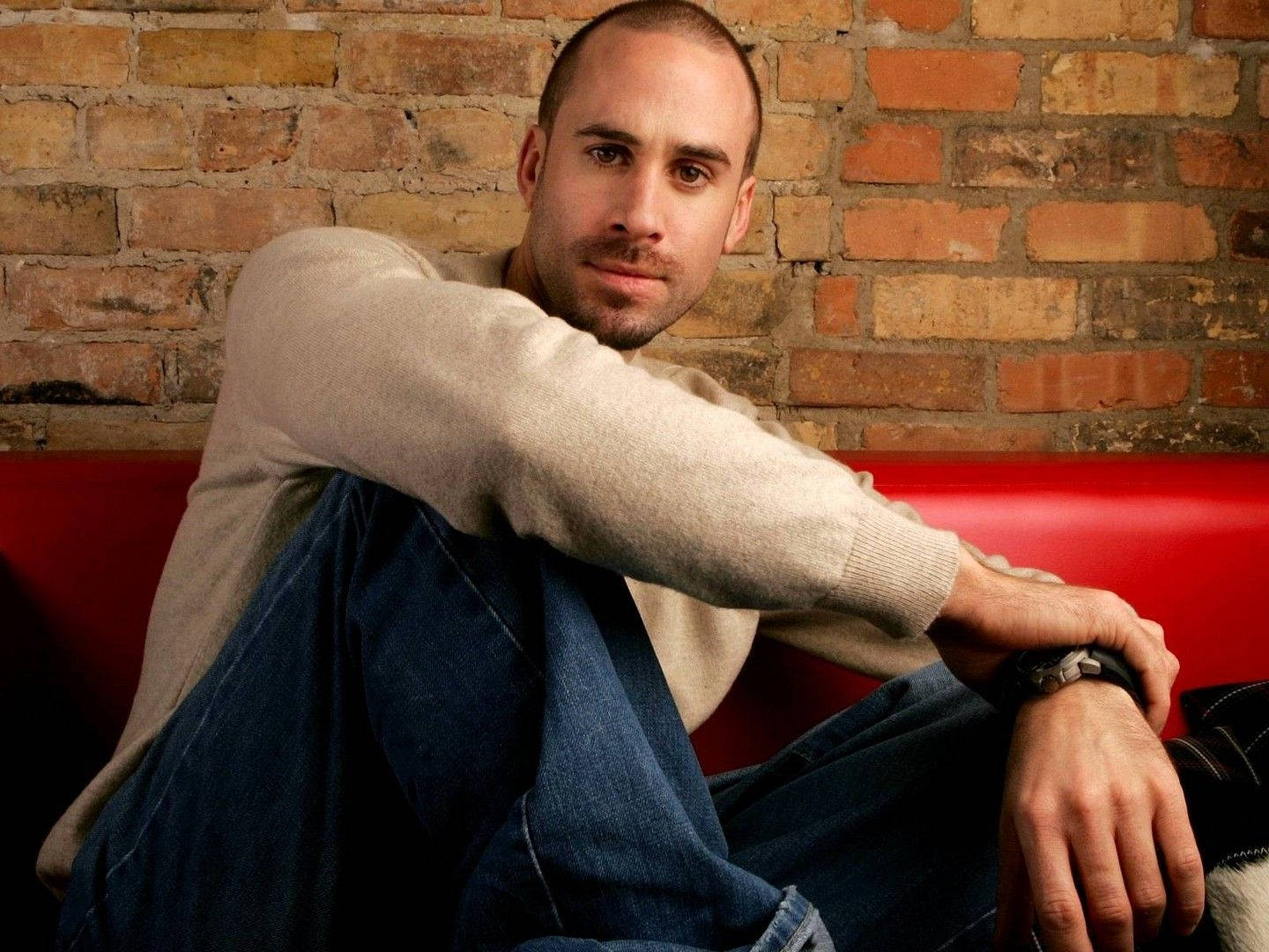 Joseph Fiennes Showcasing His Shaved Head Look Background