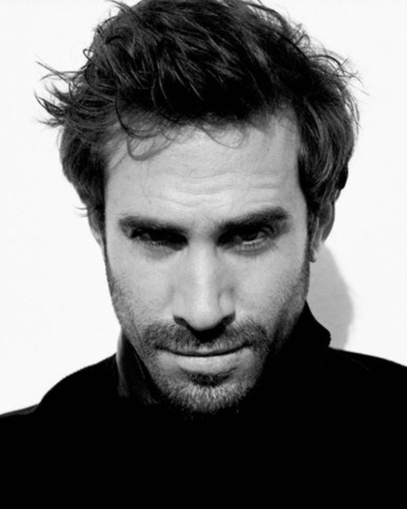 Joseph Fiennes With Masculine Charm Background