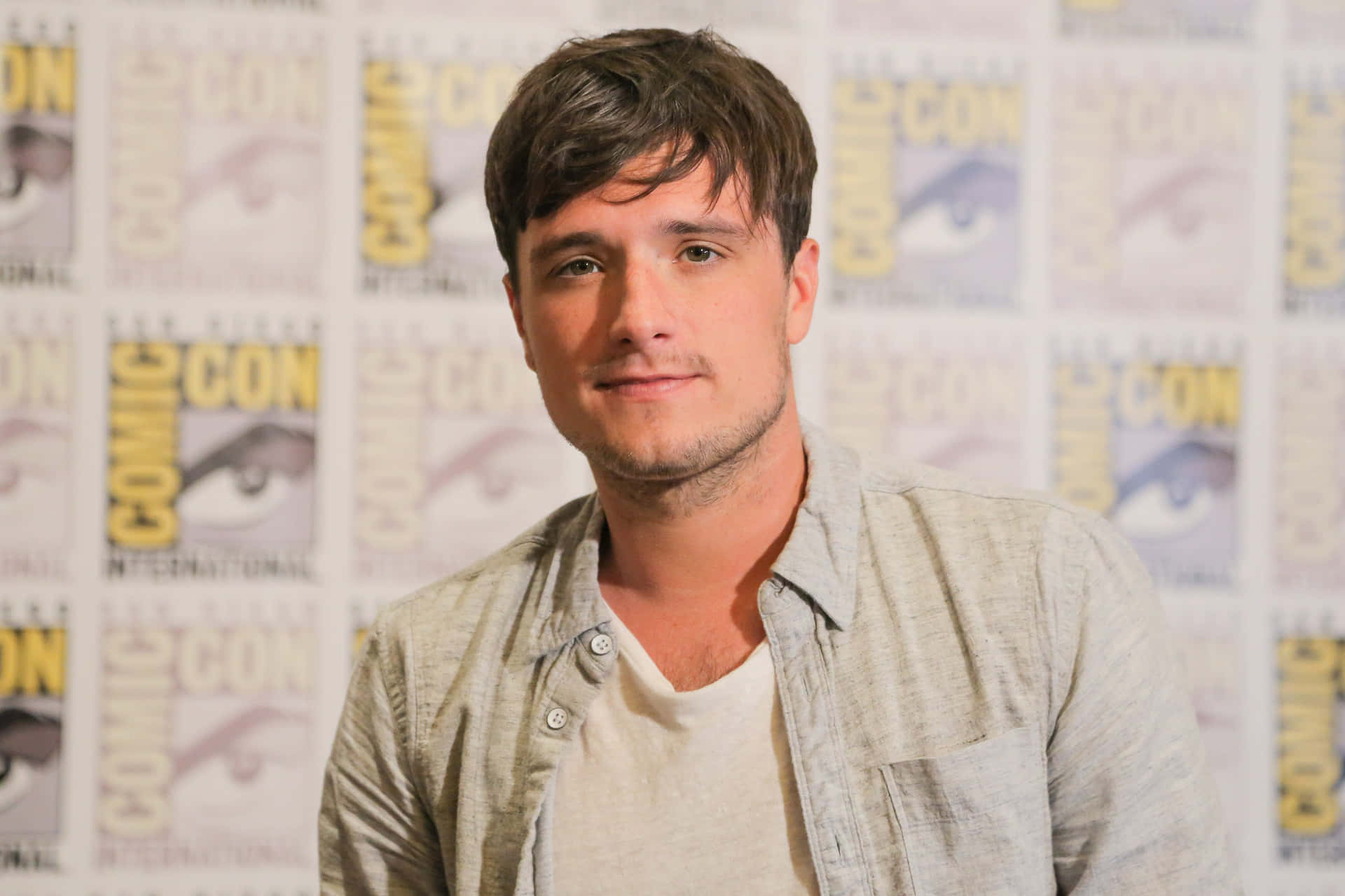 Josh Hutcherson Comic Con Portrait Background