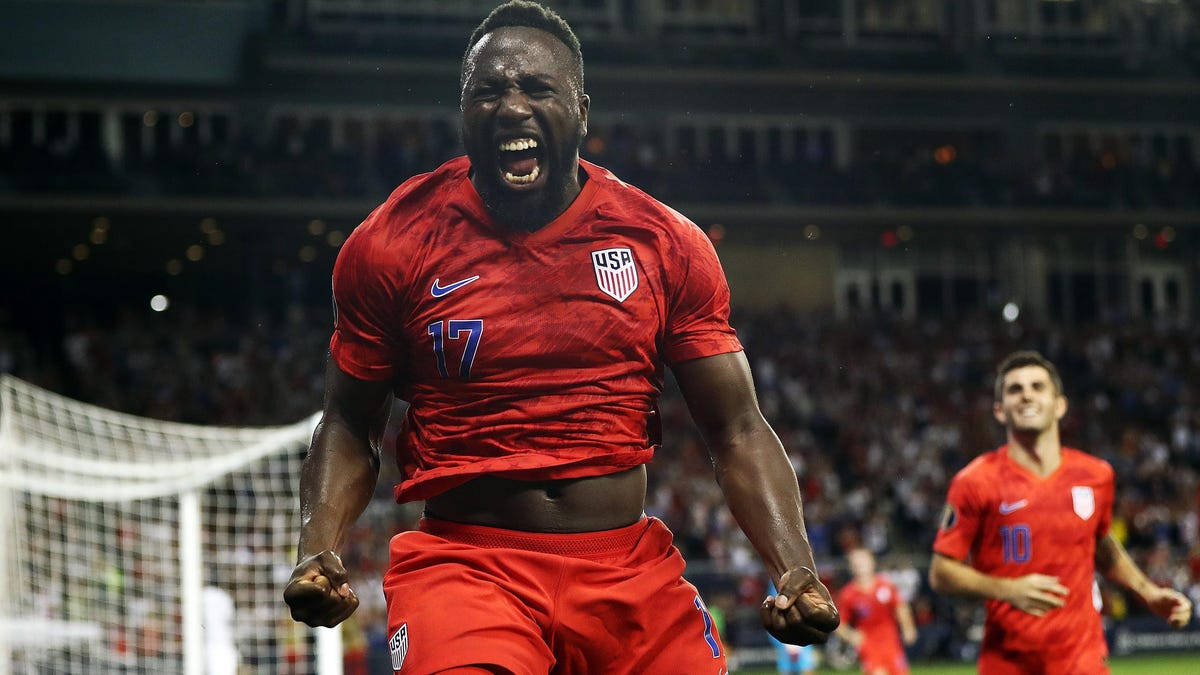 Jozy Altidore, Dynamic Striker Of Toronto Fc Background