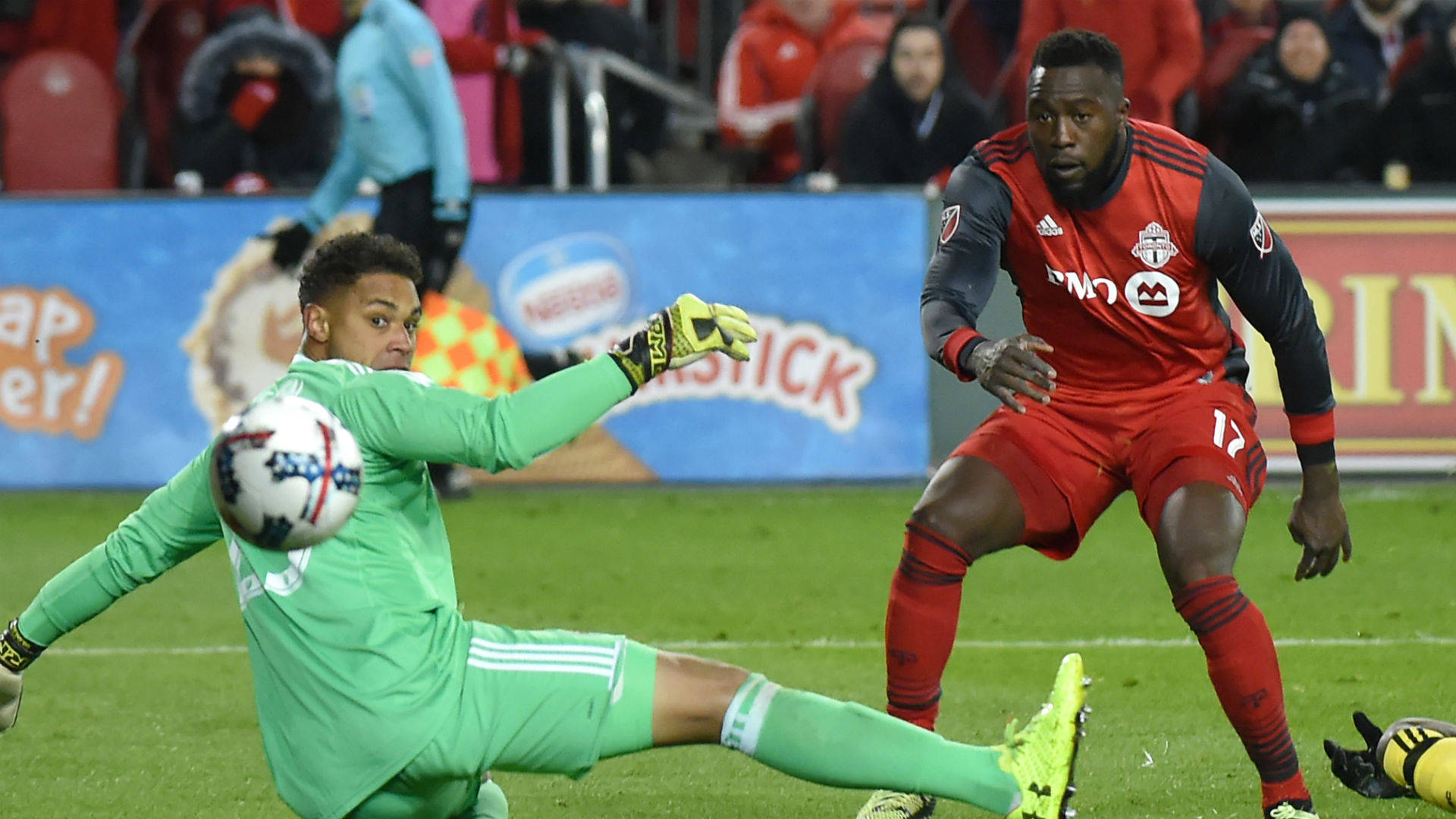 Jozy Altidore Fighting For The Ball Background