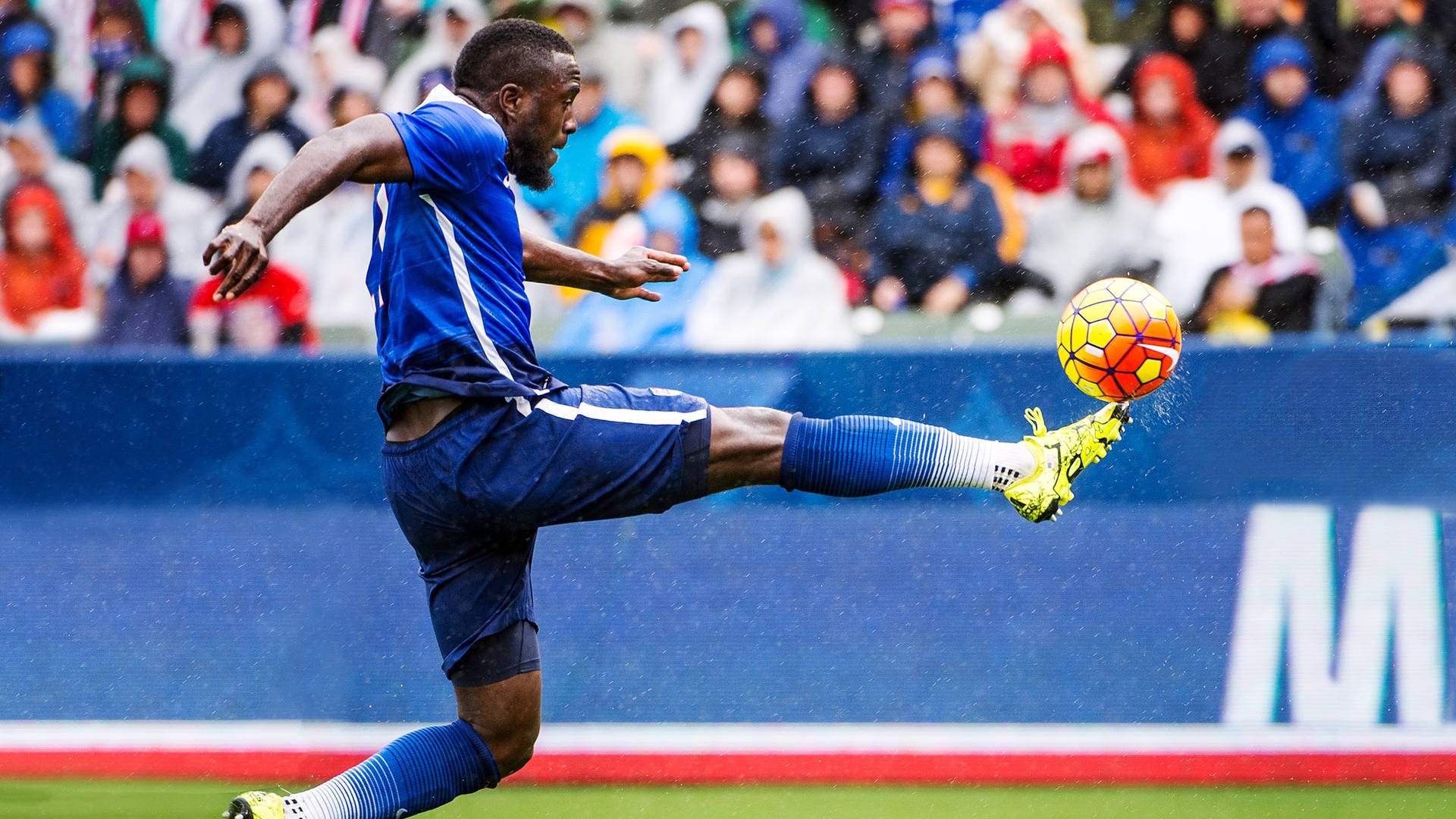 Jozy Altidore High Kick