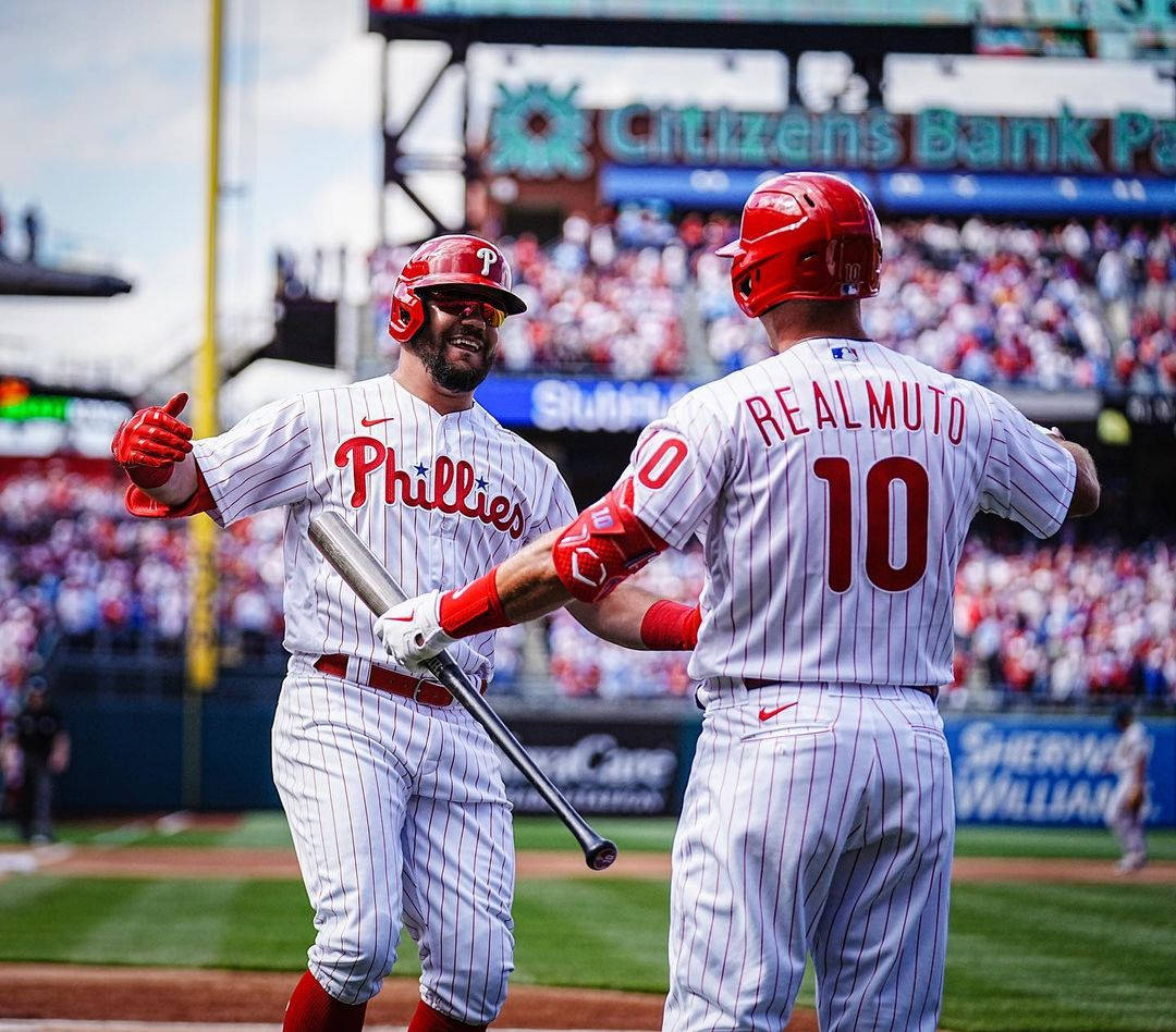 Jt Realmuto Arms Open For A Hug Background