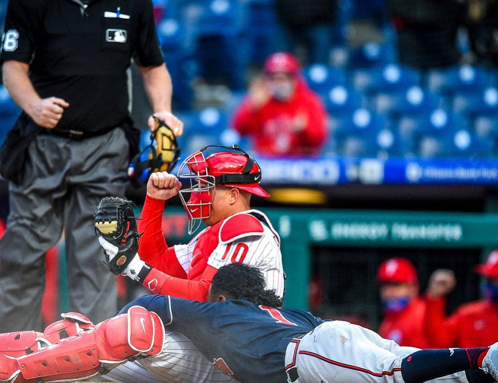 Jt Realmuto Catcher Vs Runner Background