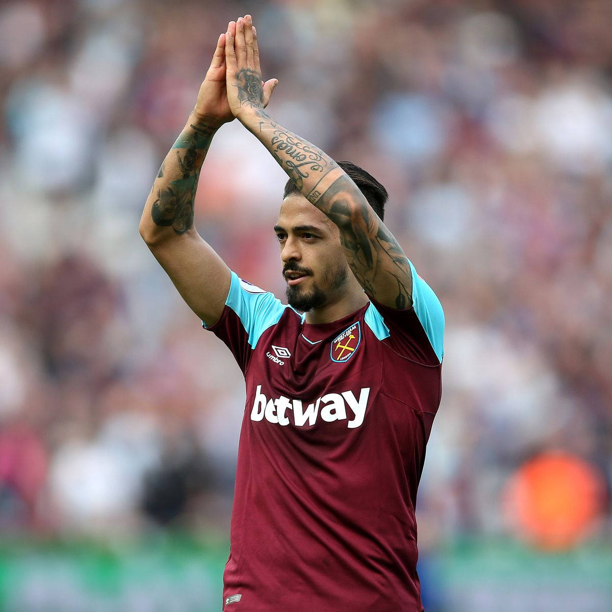 Jubilant Manuel Lanzini Raising Hands In Thankfulness