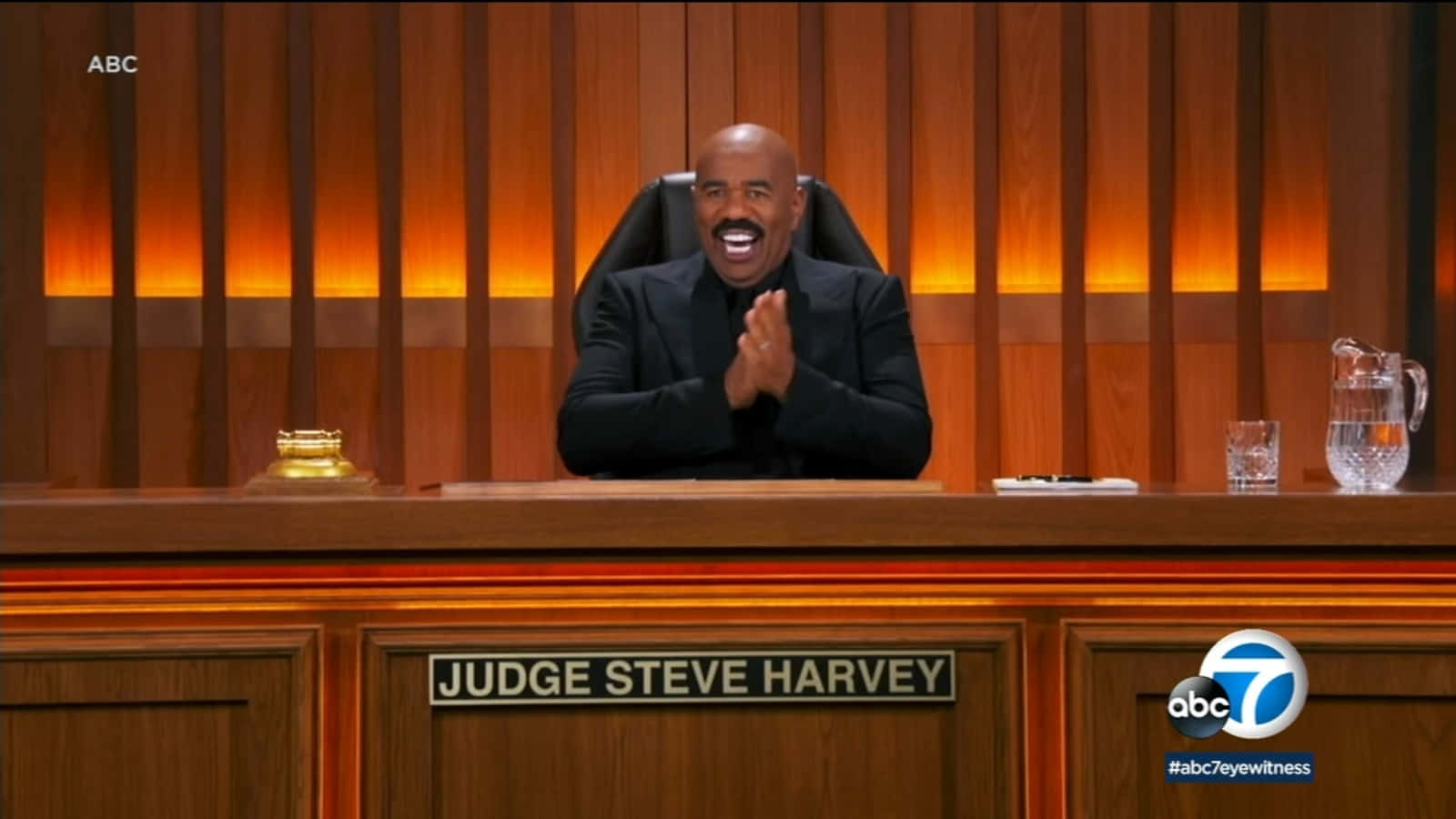 Judge Steve Harvey Rubbing His Hands Together Background