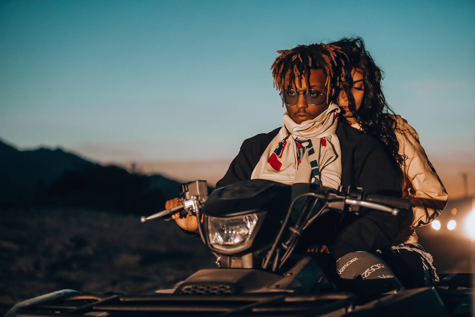 Juice Wrld And A Girl Background