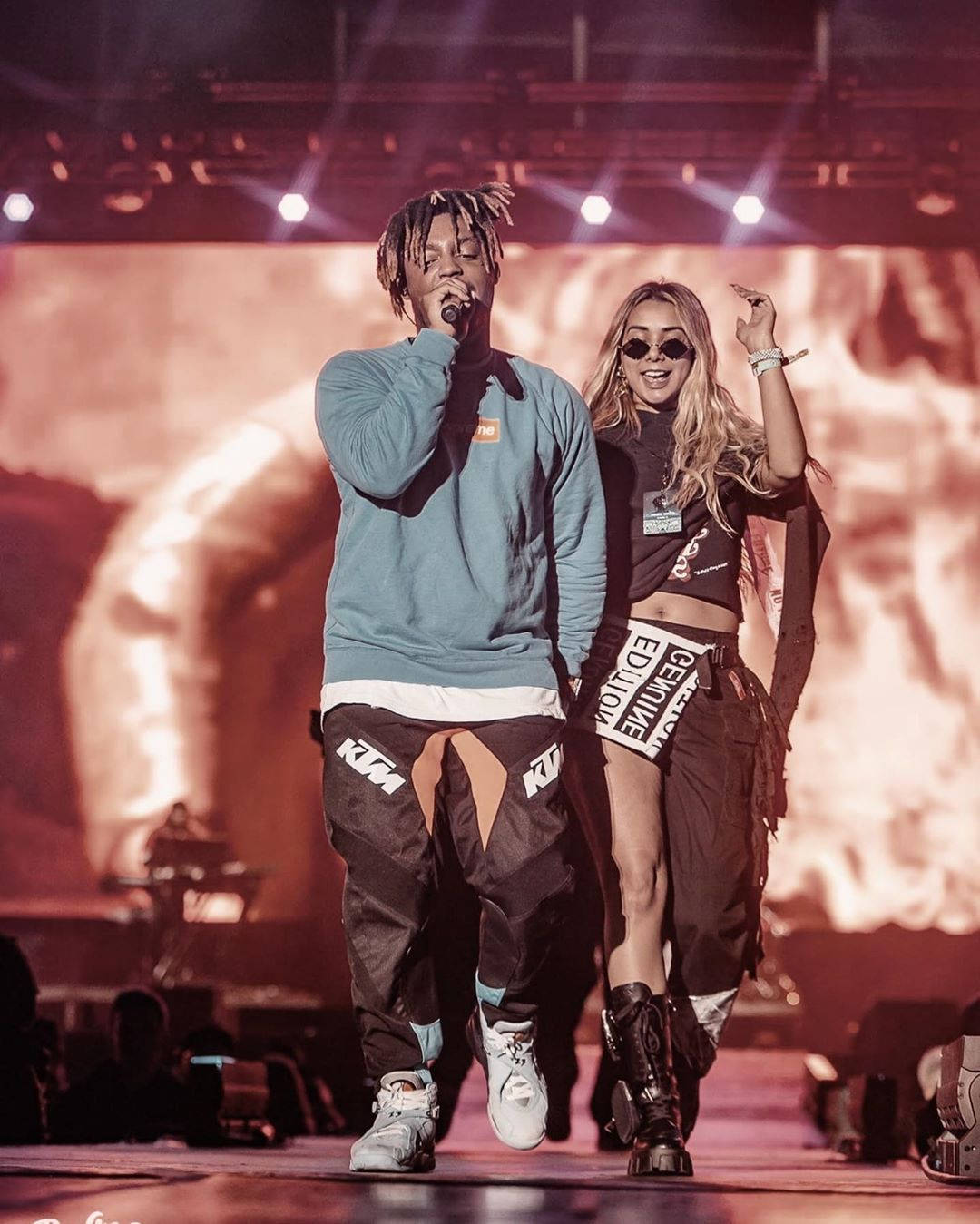 Juice Wrld And Ally In Concert Background