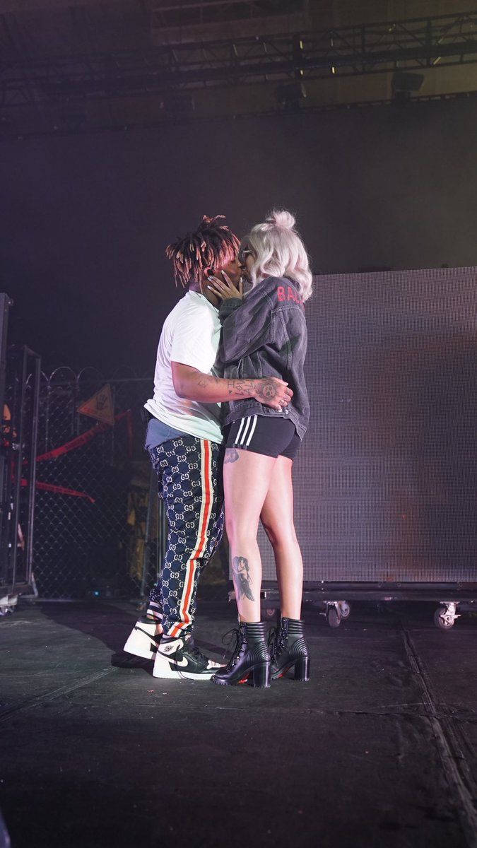 Juice Wrld And Ally Live Kiss Background