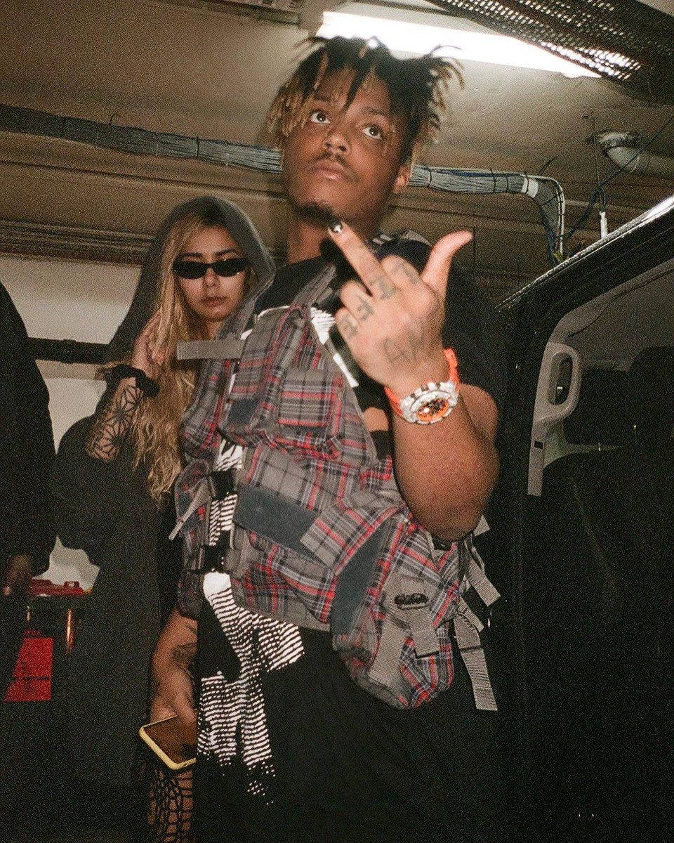 Juice Wrld And Ally Middle Finger Background