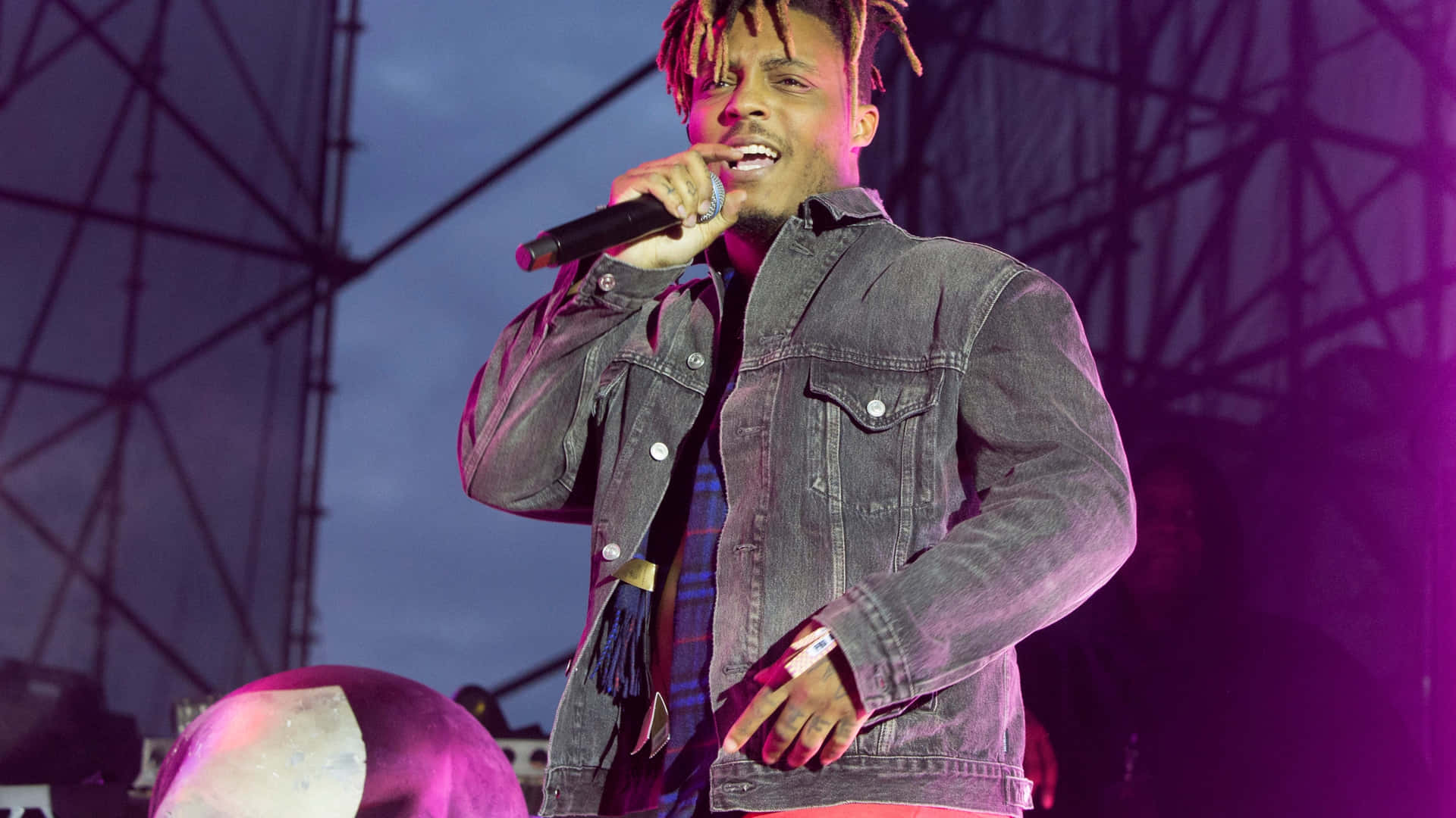 Juice Wrld Electrifies The Stage With His Energetic Performance Background