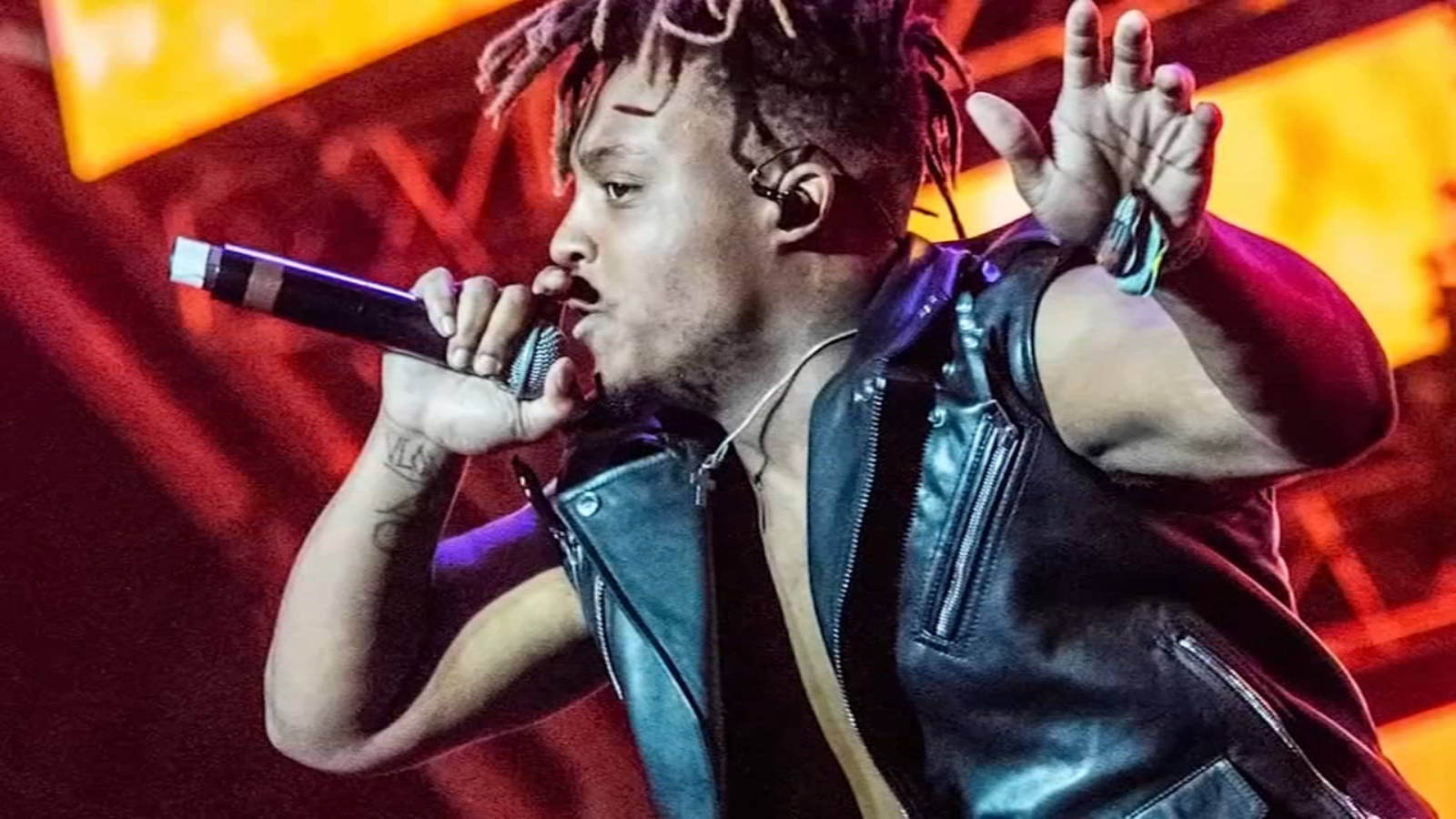 Juice Wrld Performing Live Background