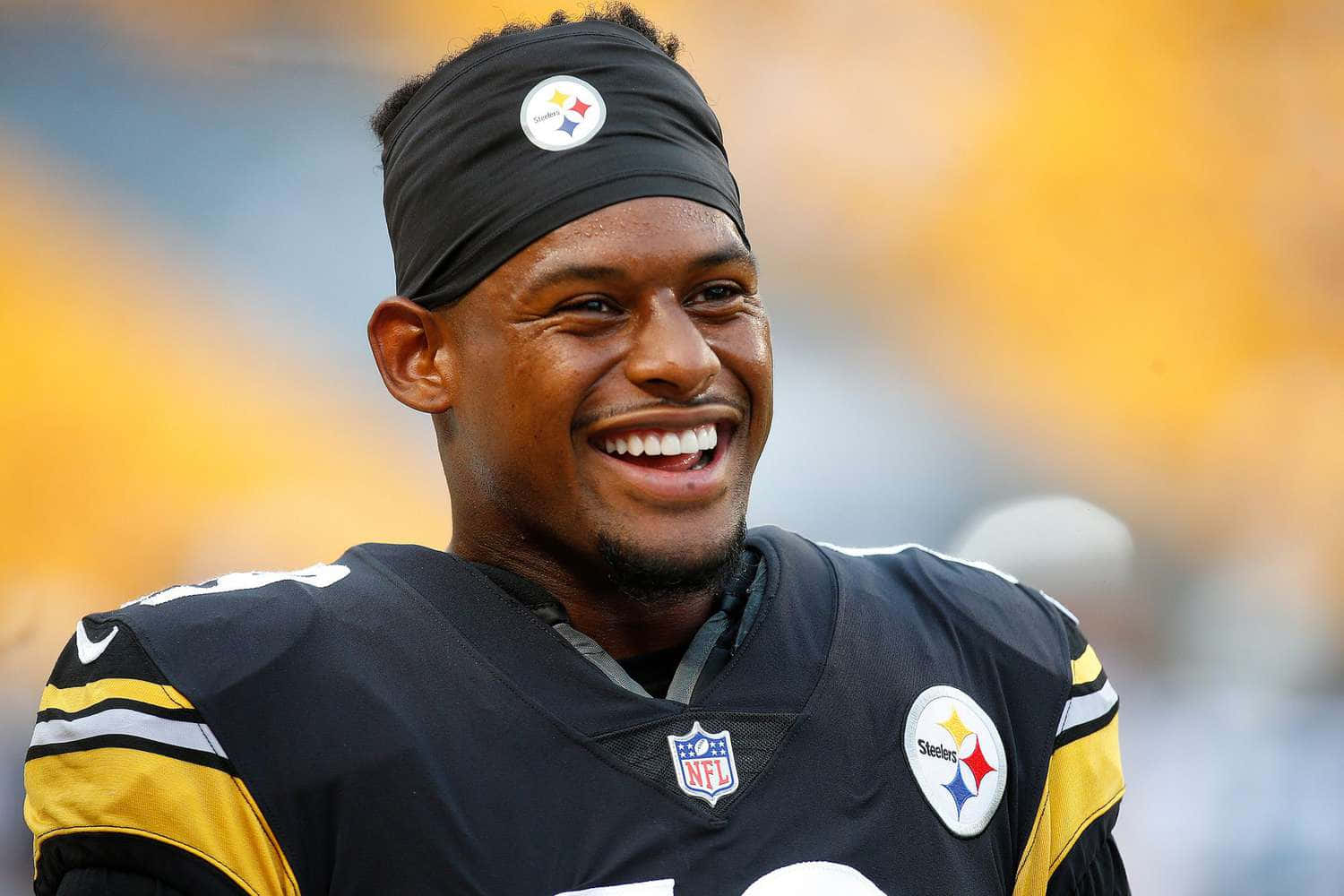 “juju Smith-schuster Prepares To Score A Touchdown” Background