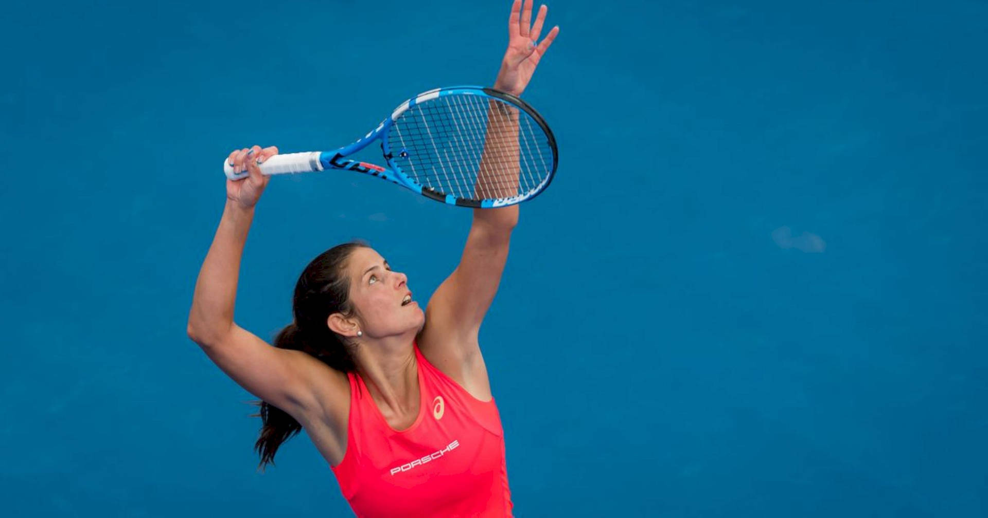 Julia Goerges Serving Background