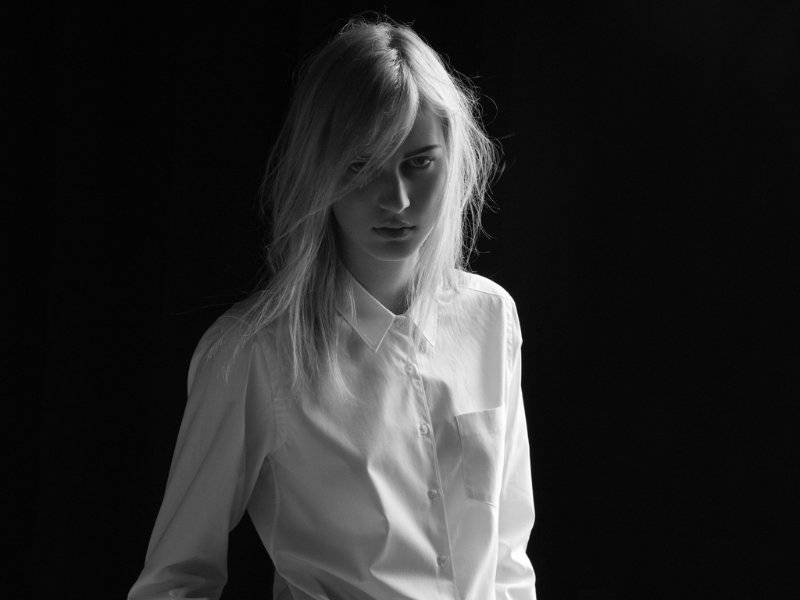 Julia Nobis Black And White Shot Background