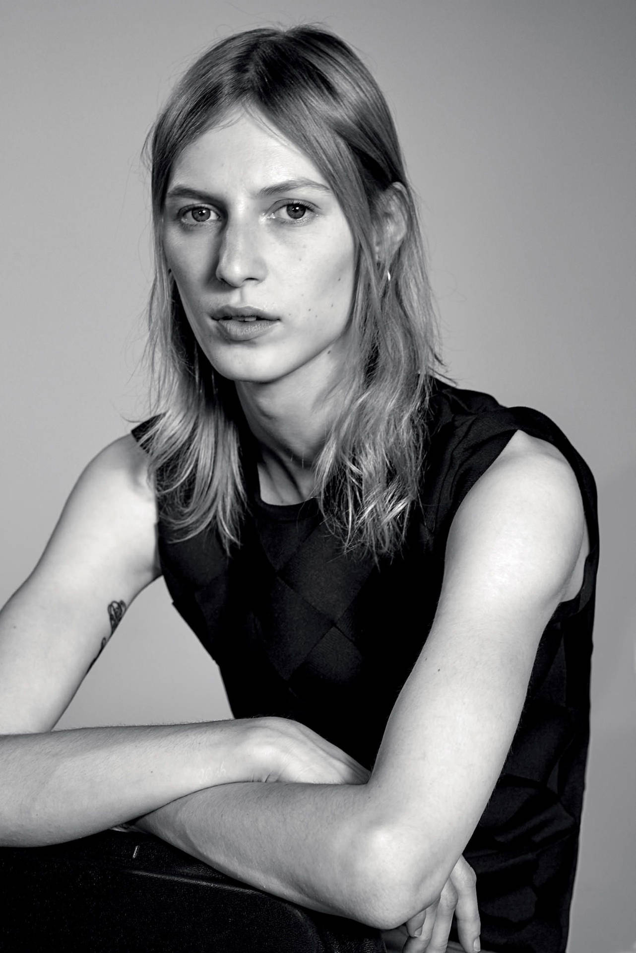 Julia Nobis Black White Shot Background