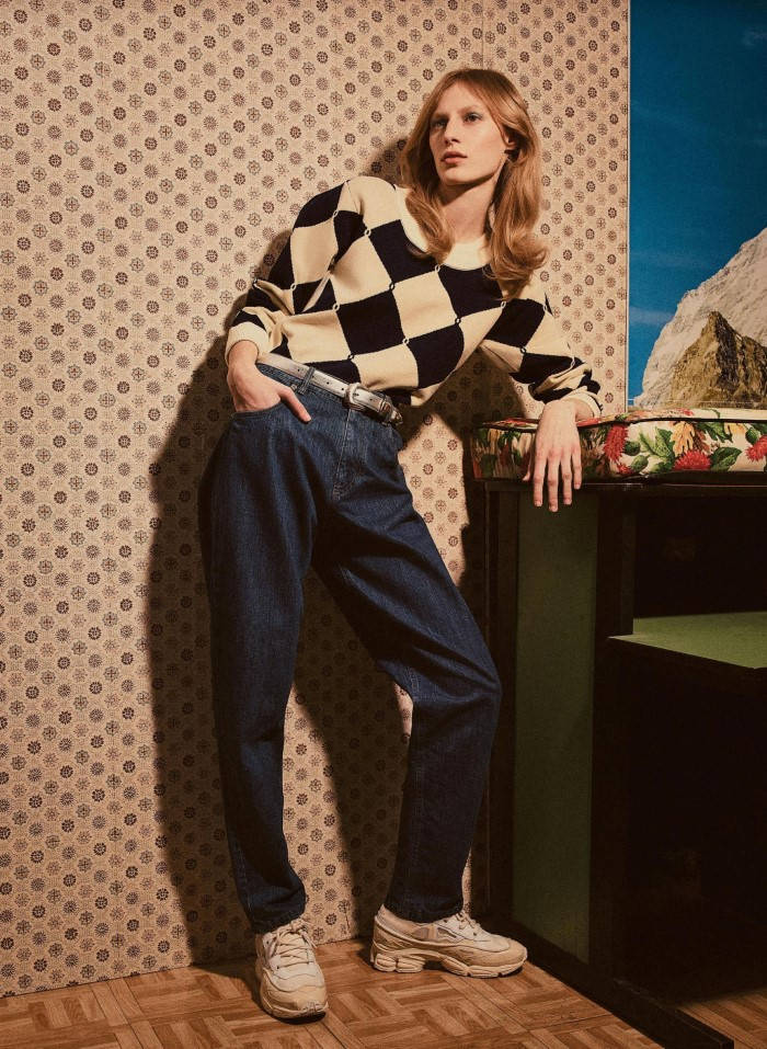 Julia Nobis Magazine Model Background