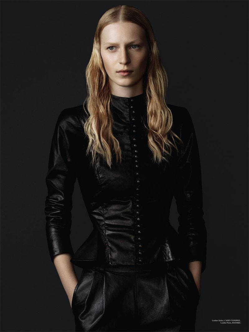 Julia Nobis Model Background